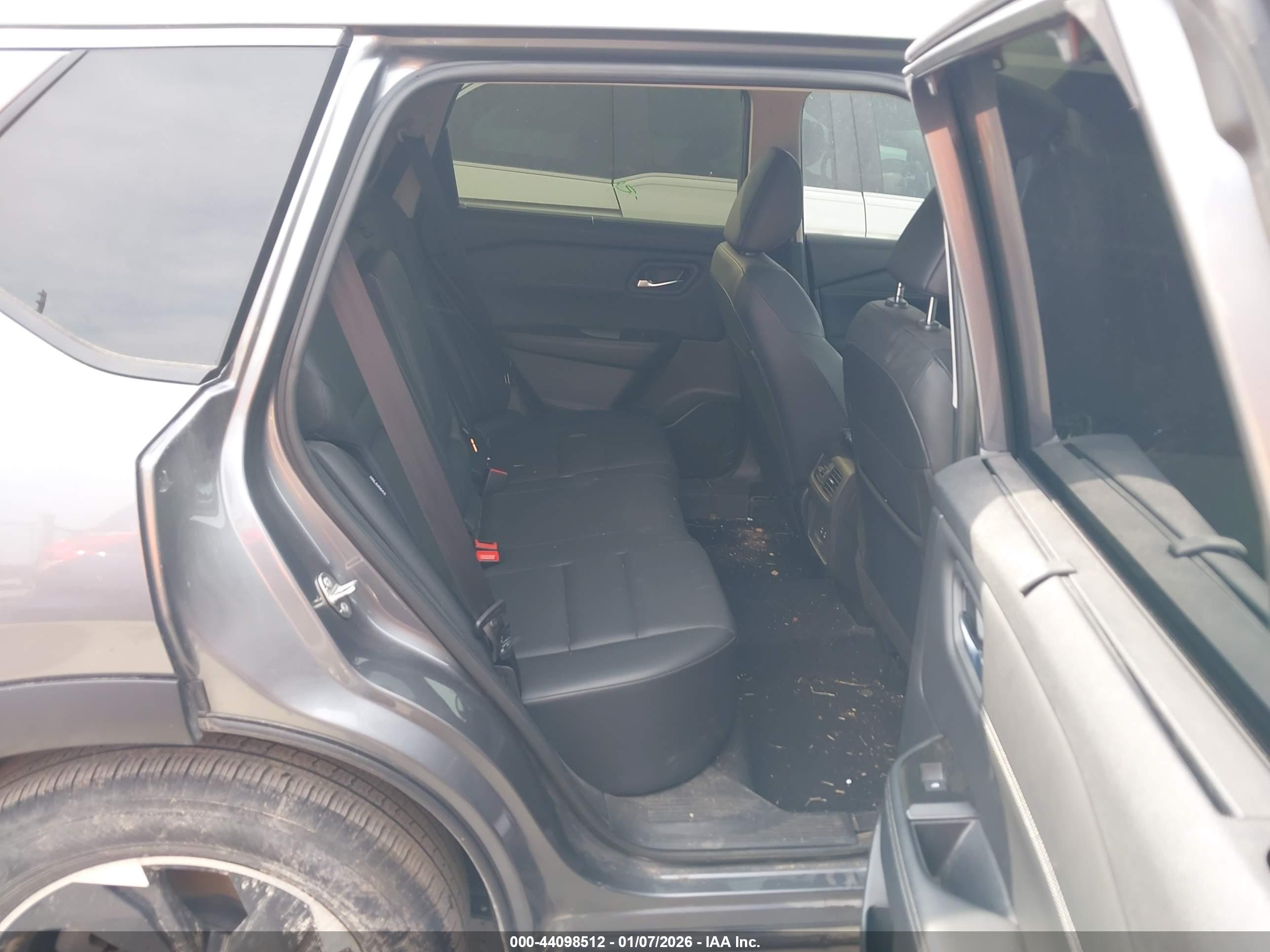 NISSAN ROGUE image 8