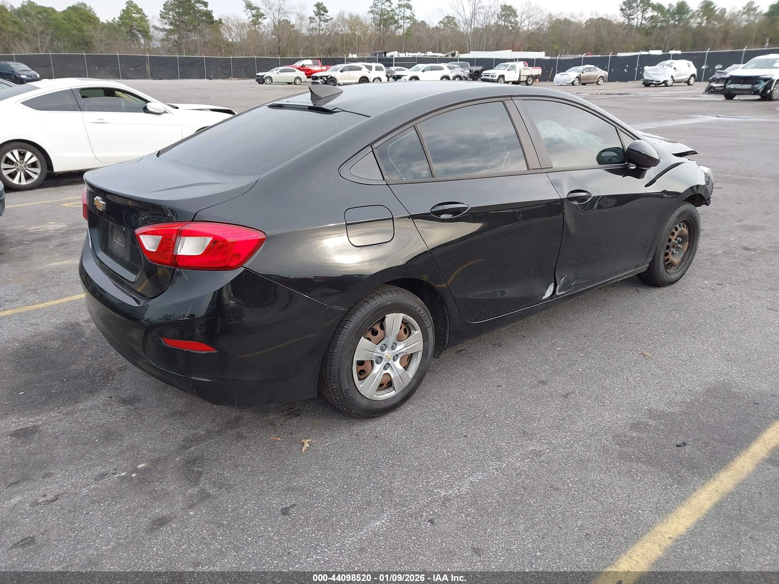 CHEVROLET CRUZE image 4