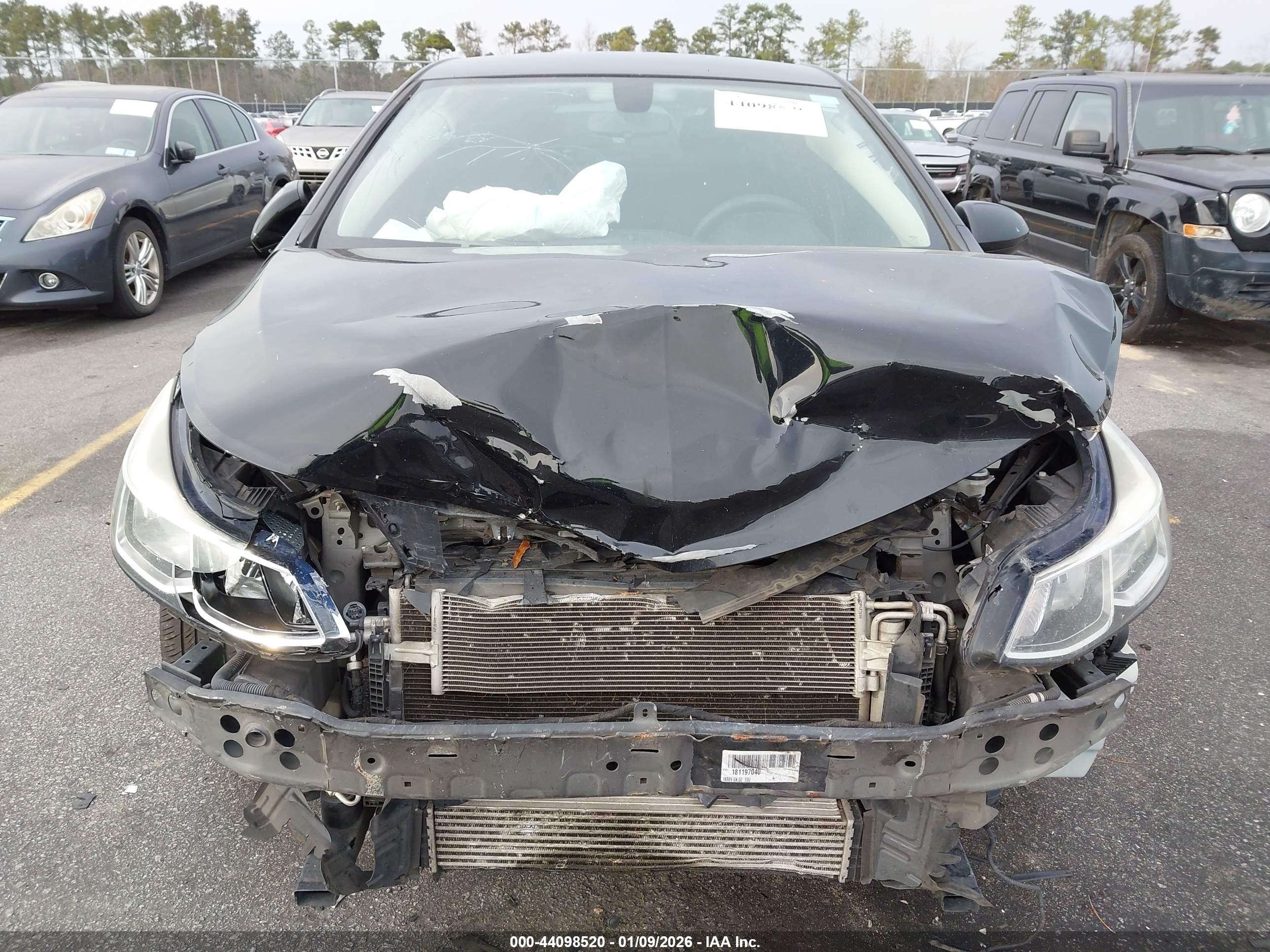 CHEVROLET CRUZE image 6