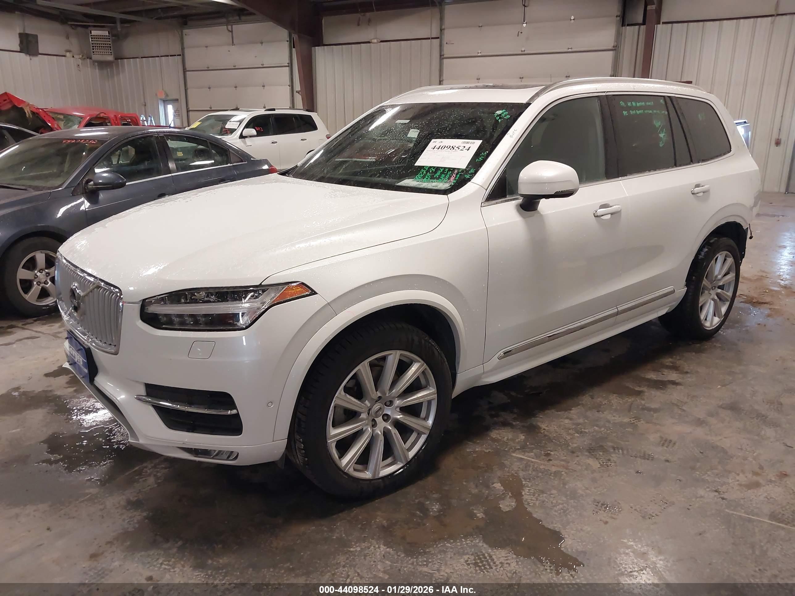 VOLVO XC90 image 2