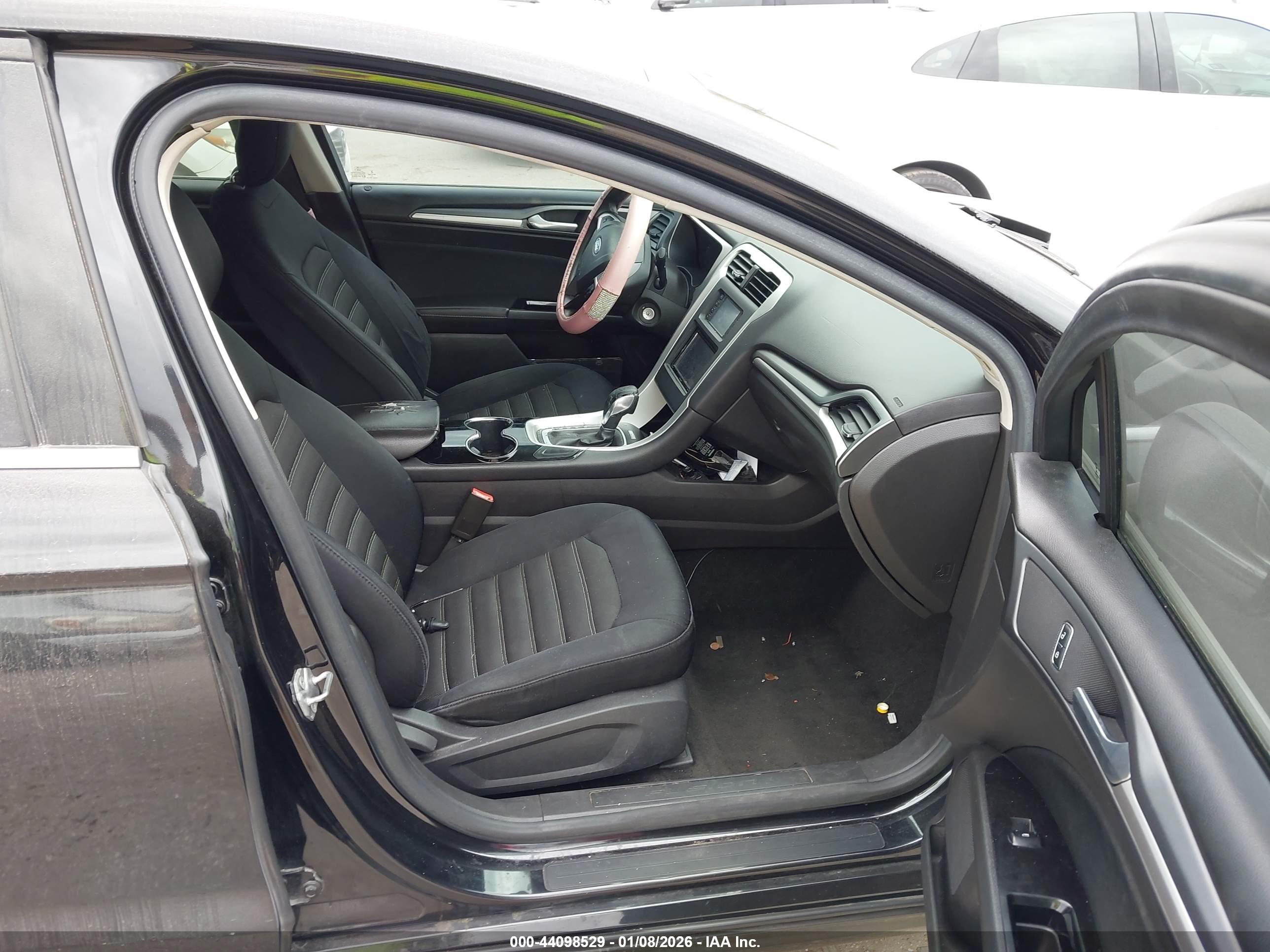 FORD FUSION image 5