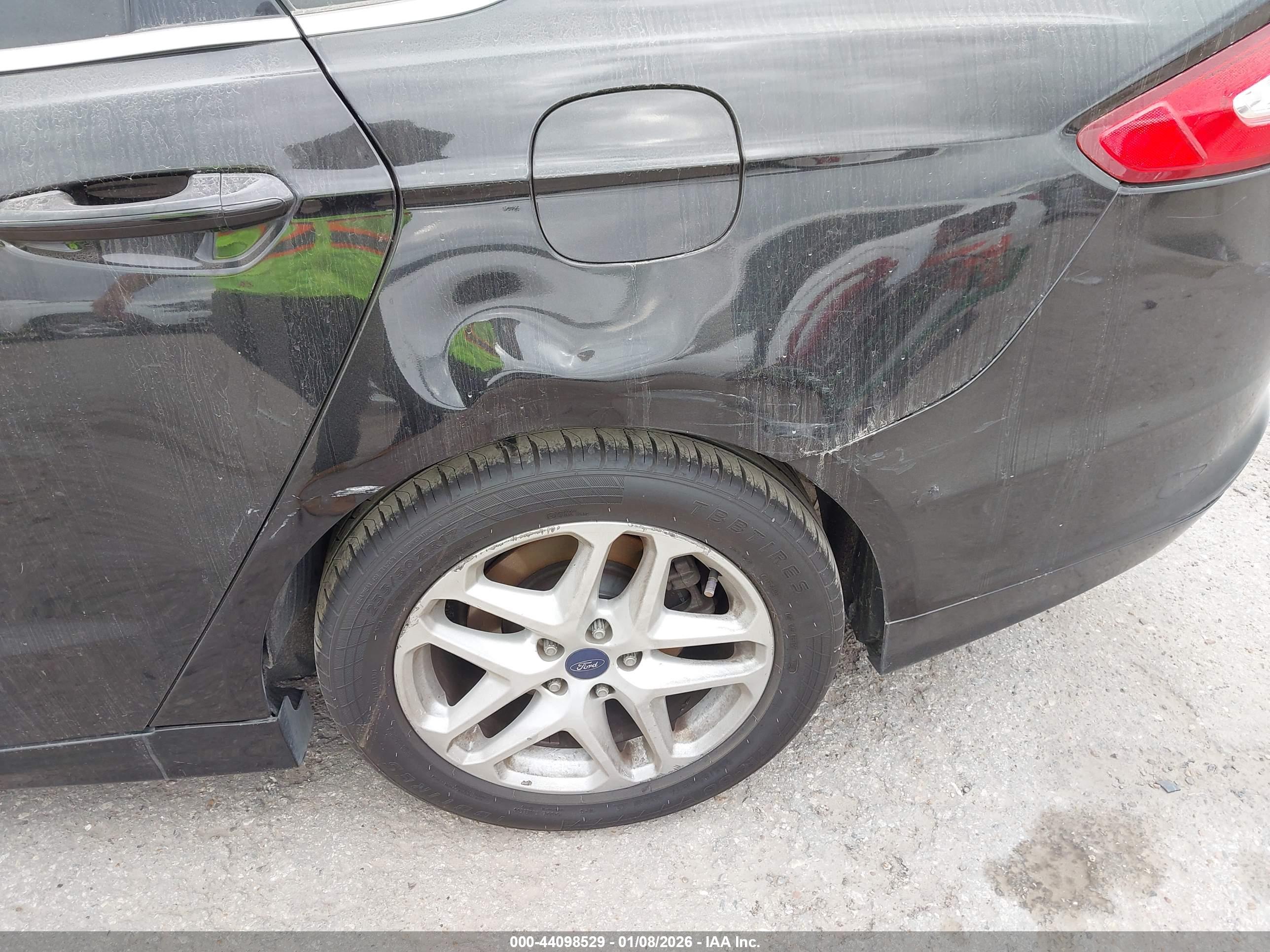 FORD FUSION image 6