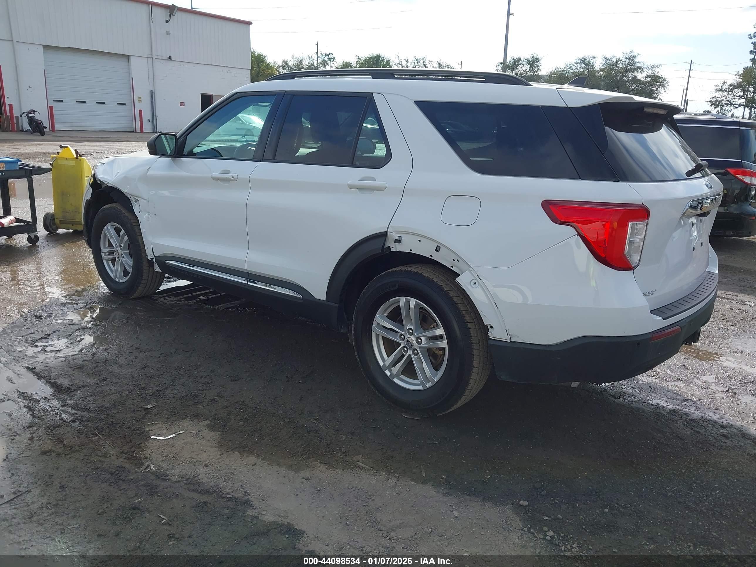 FORD EXPLORER image 3