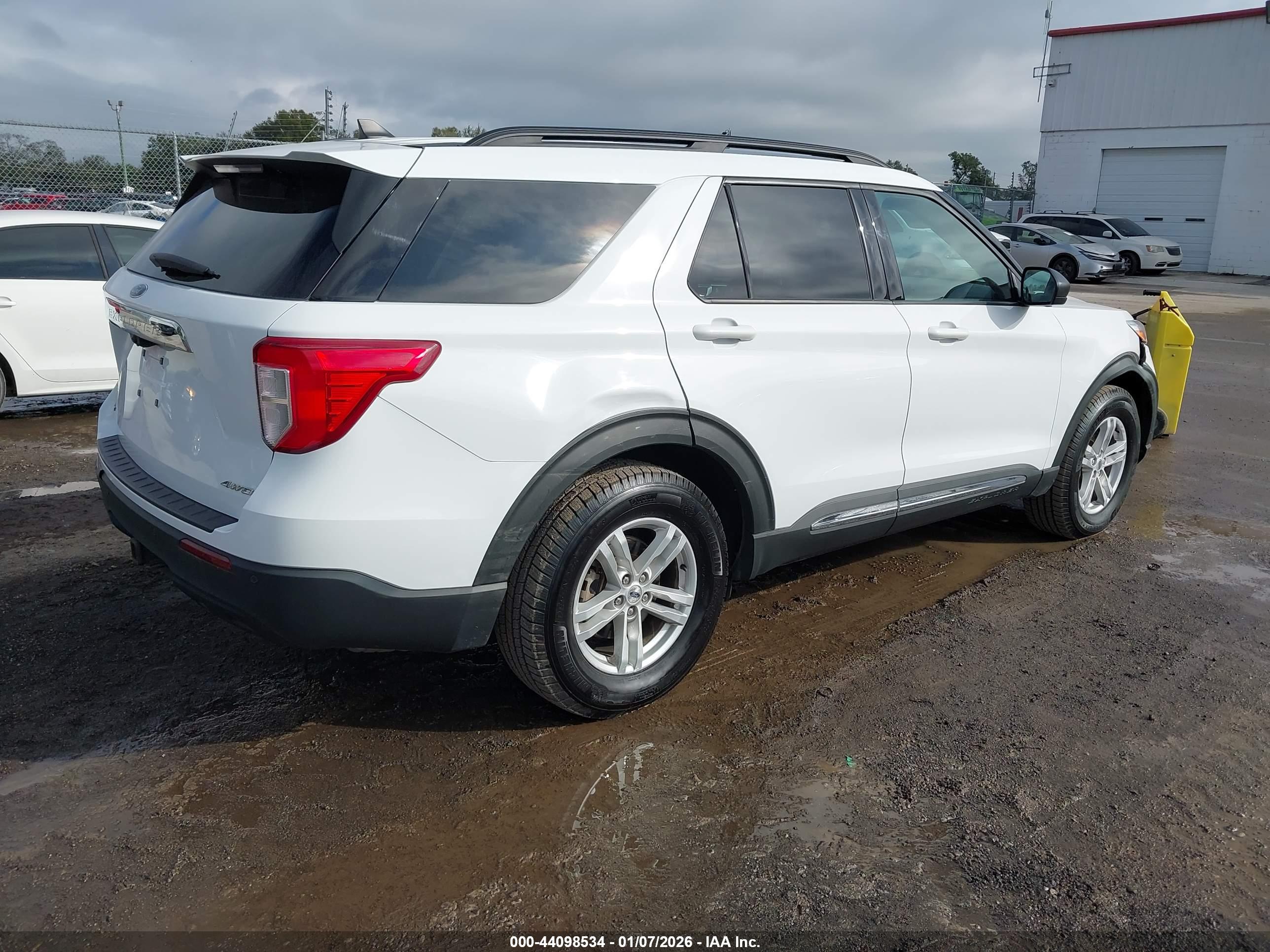 FORD EXPLORER image 4