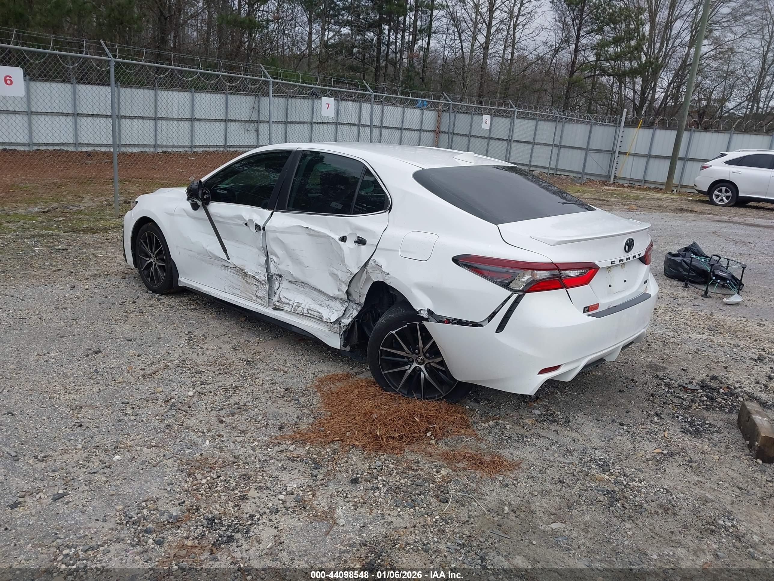 TOYOTA CAMRY image 3
