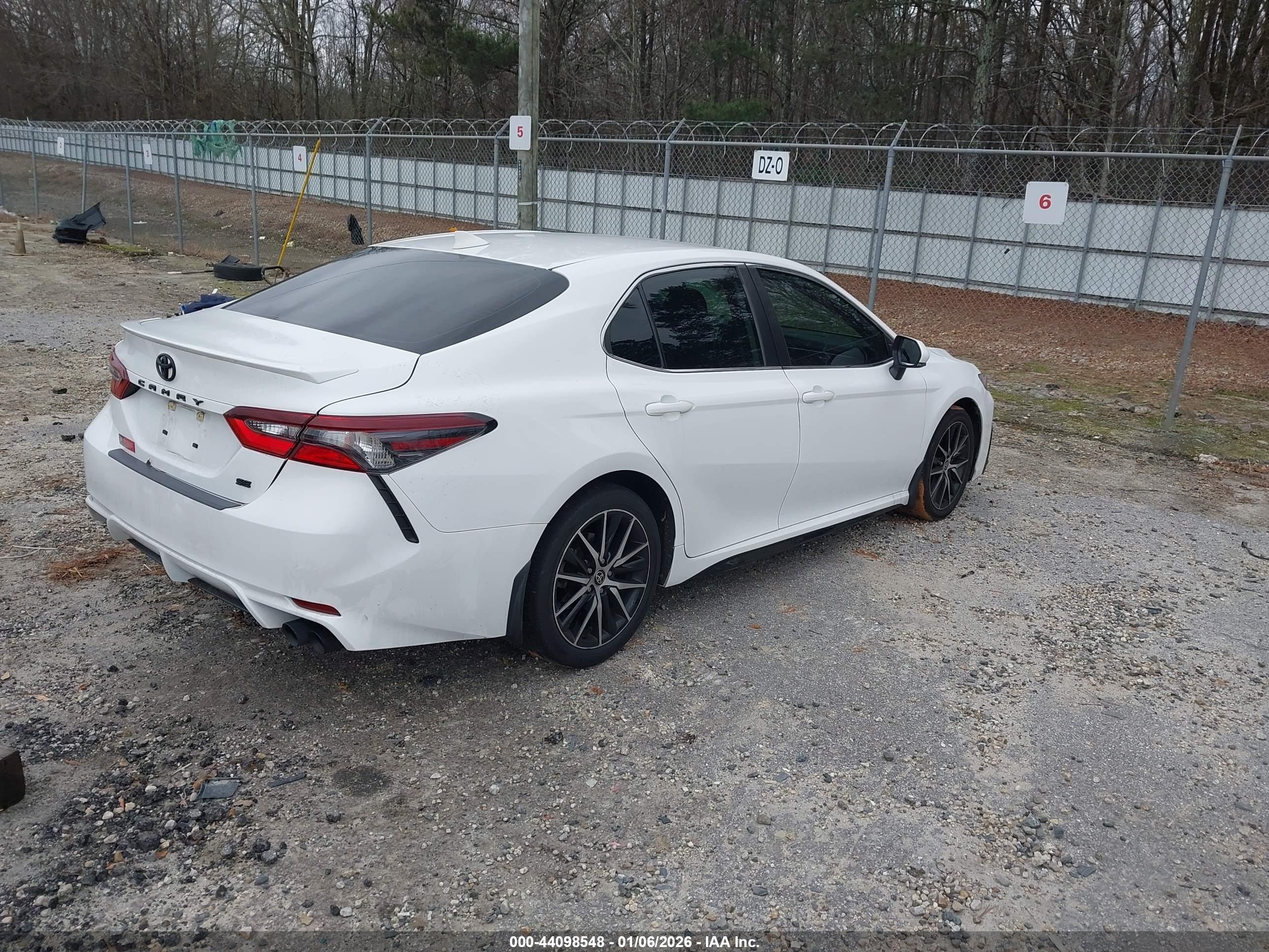 TOYOTA CAMRY image 4