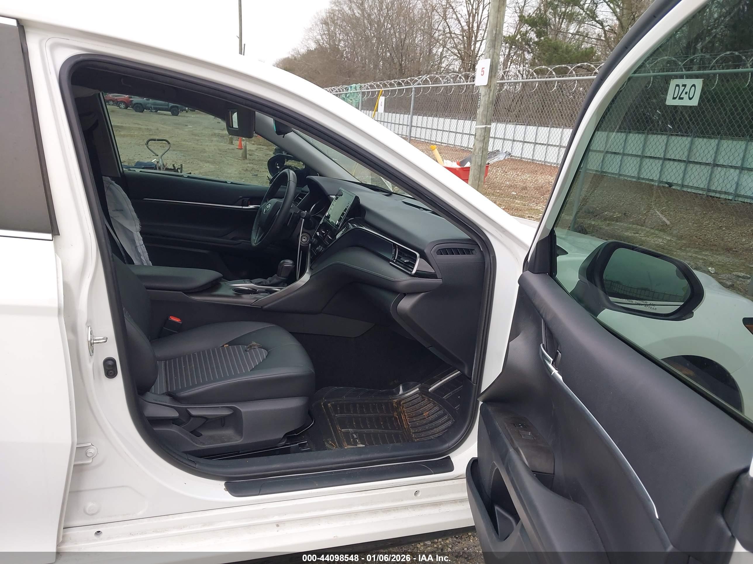 TOYOTA CAMRY image 5