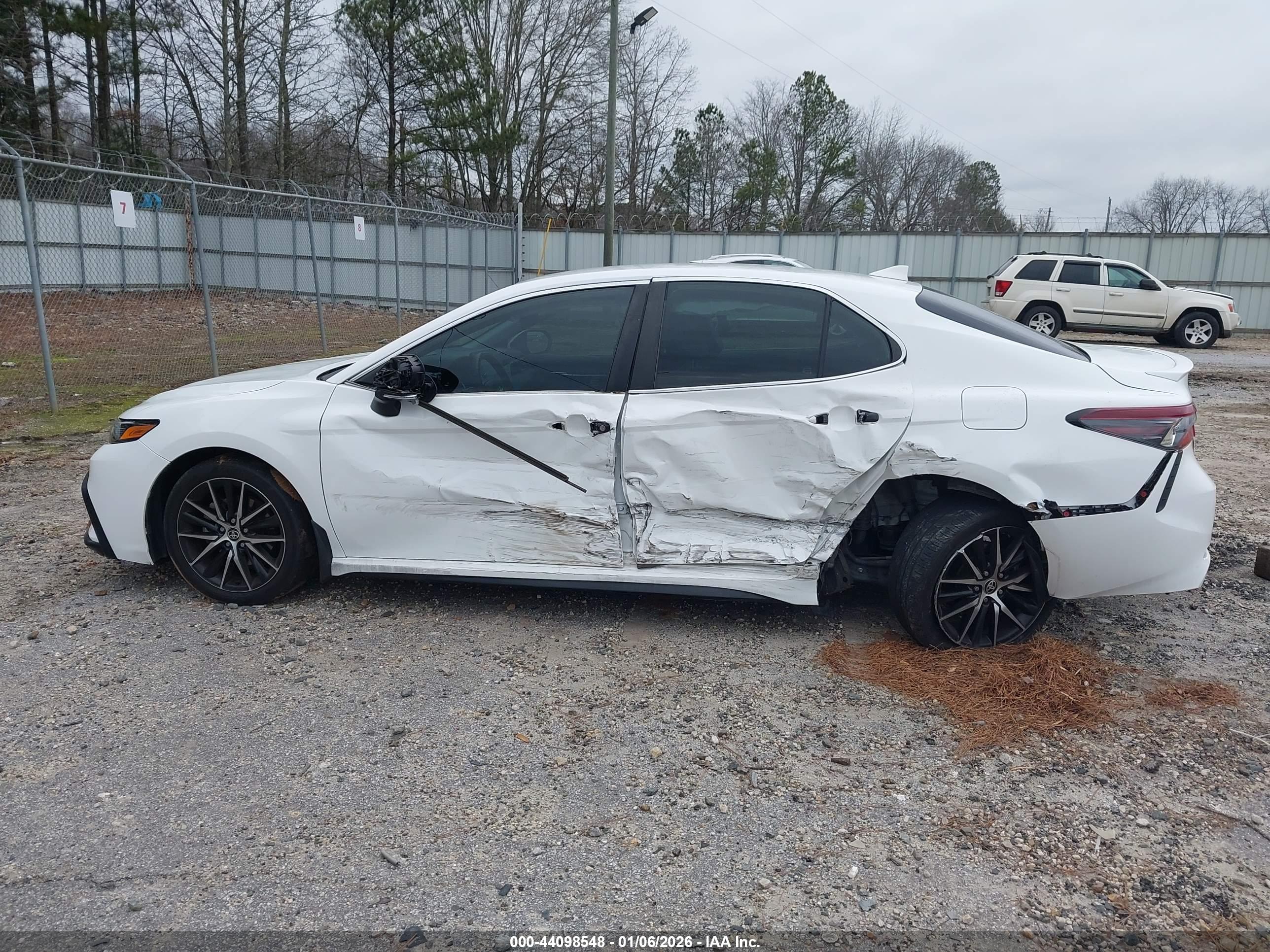 TOYOTA CAMRY image 6
