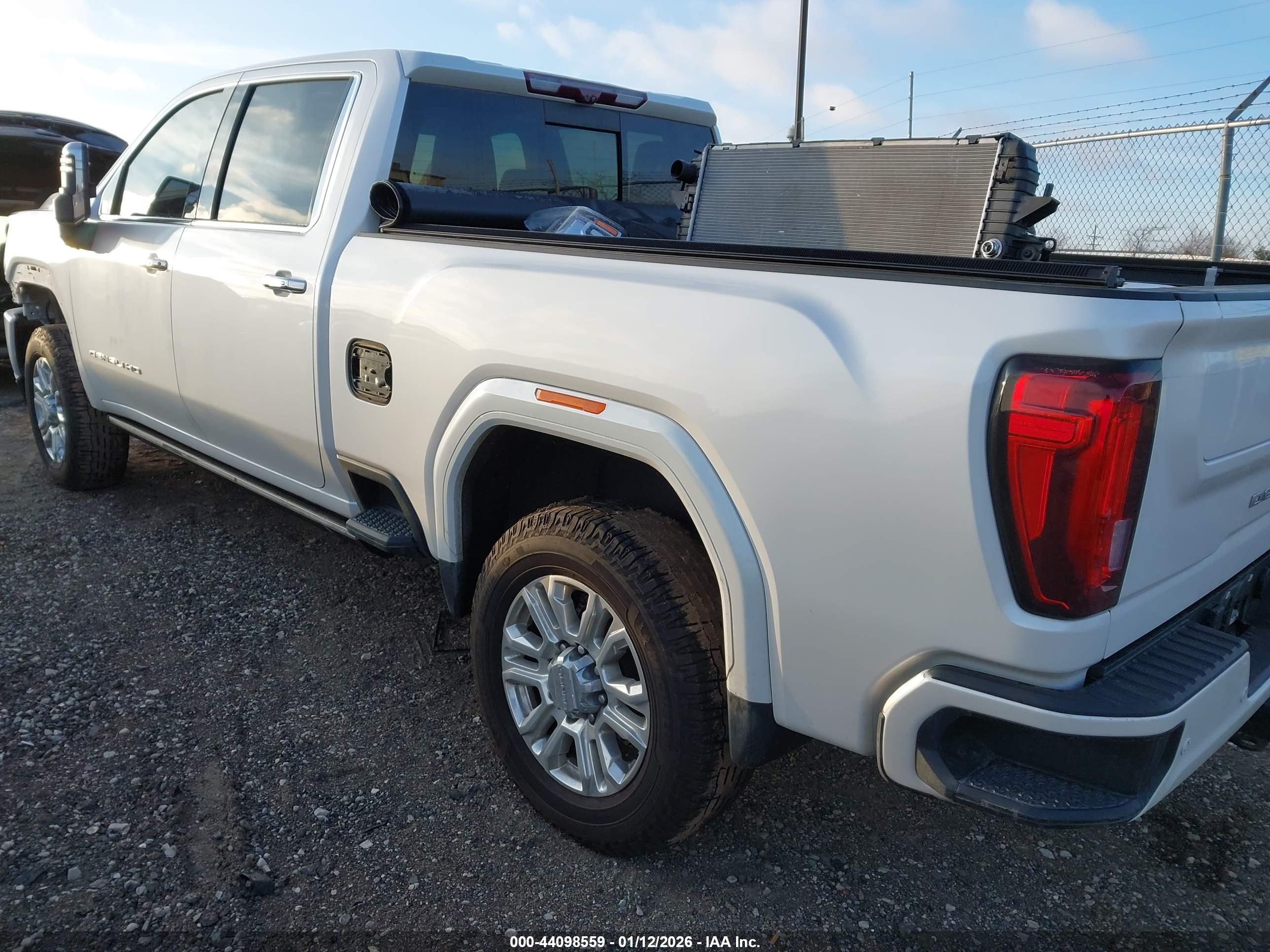 GMC SIERRA image 3