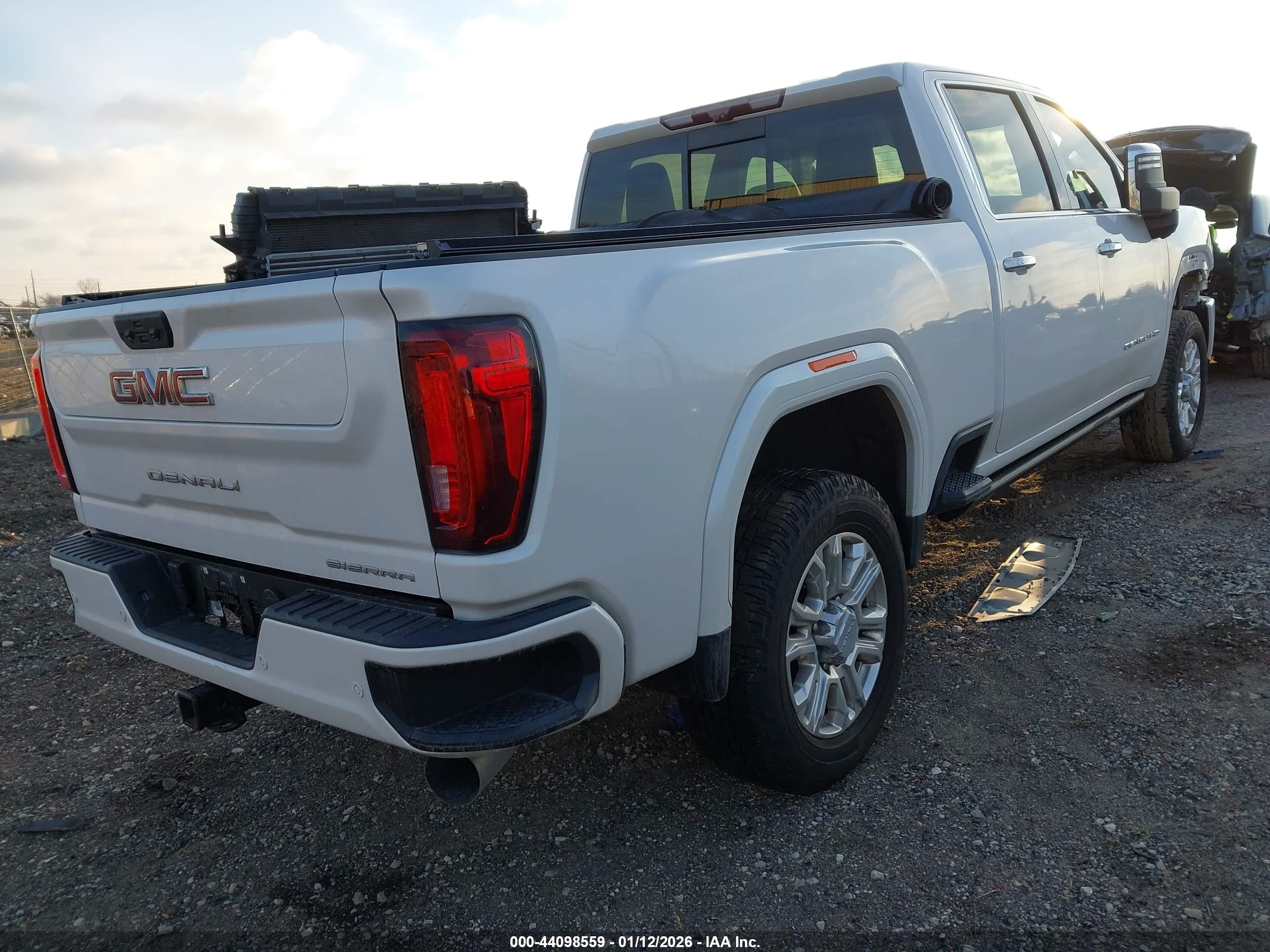 GMC SIERRA image 4