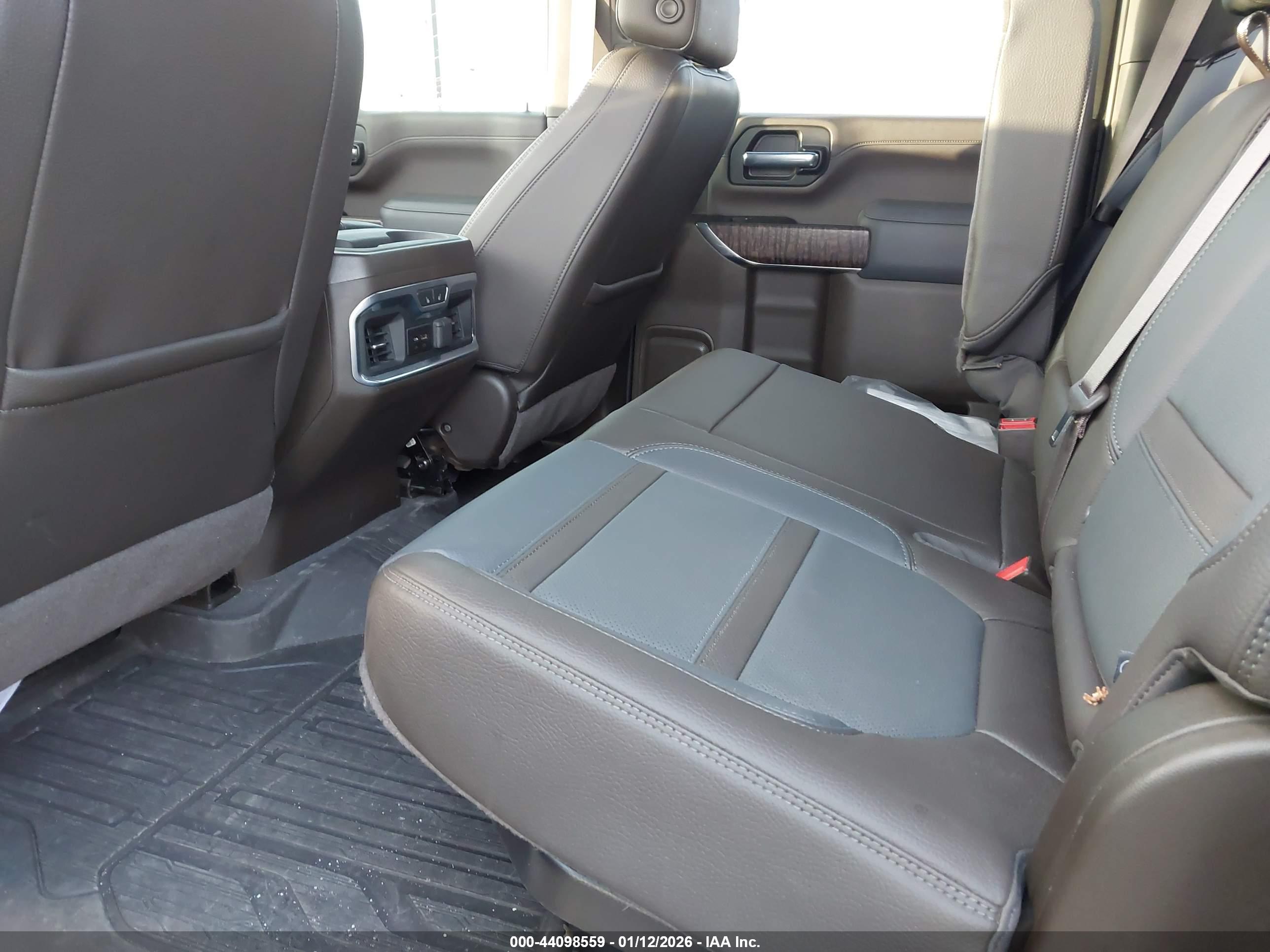 GMC SIERRA image 8