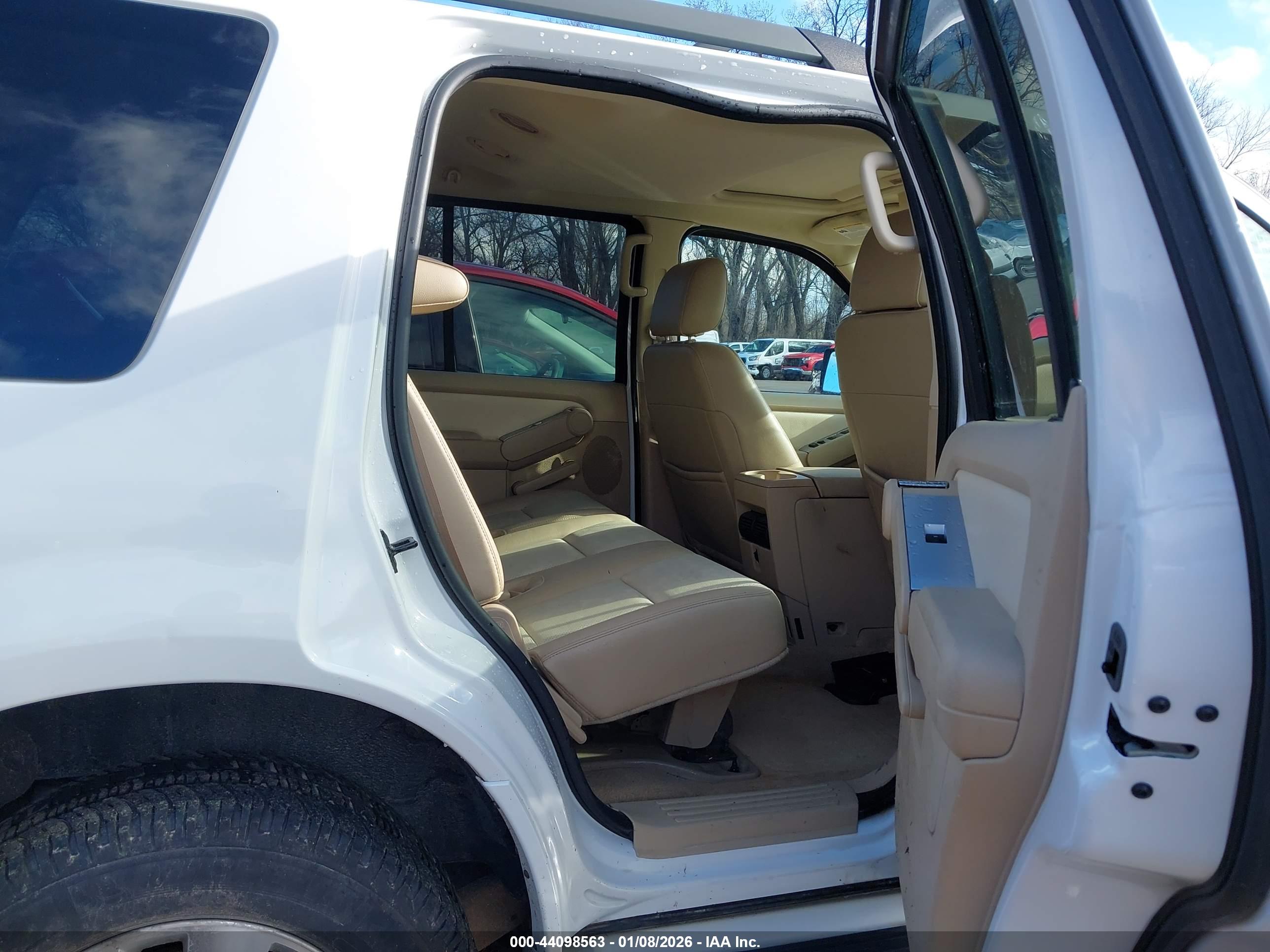 MERCURY MOUNTAINEER image 8