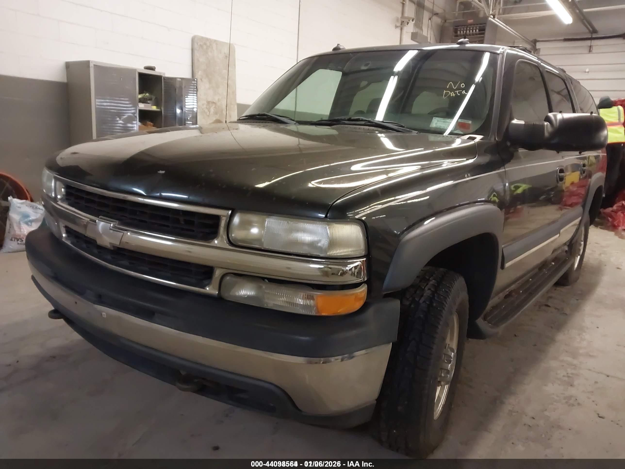CHEVROLET SUBURBAN image 2