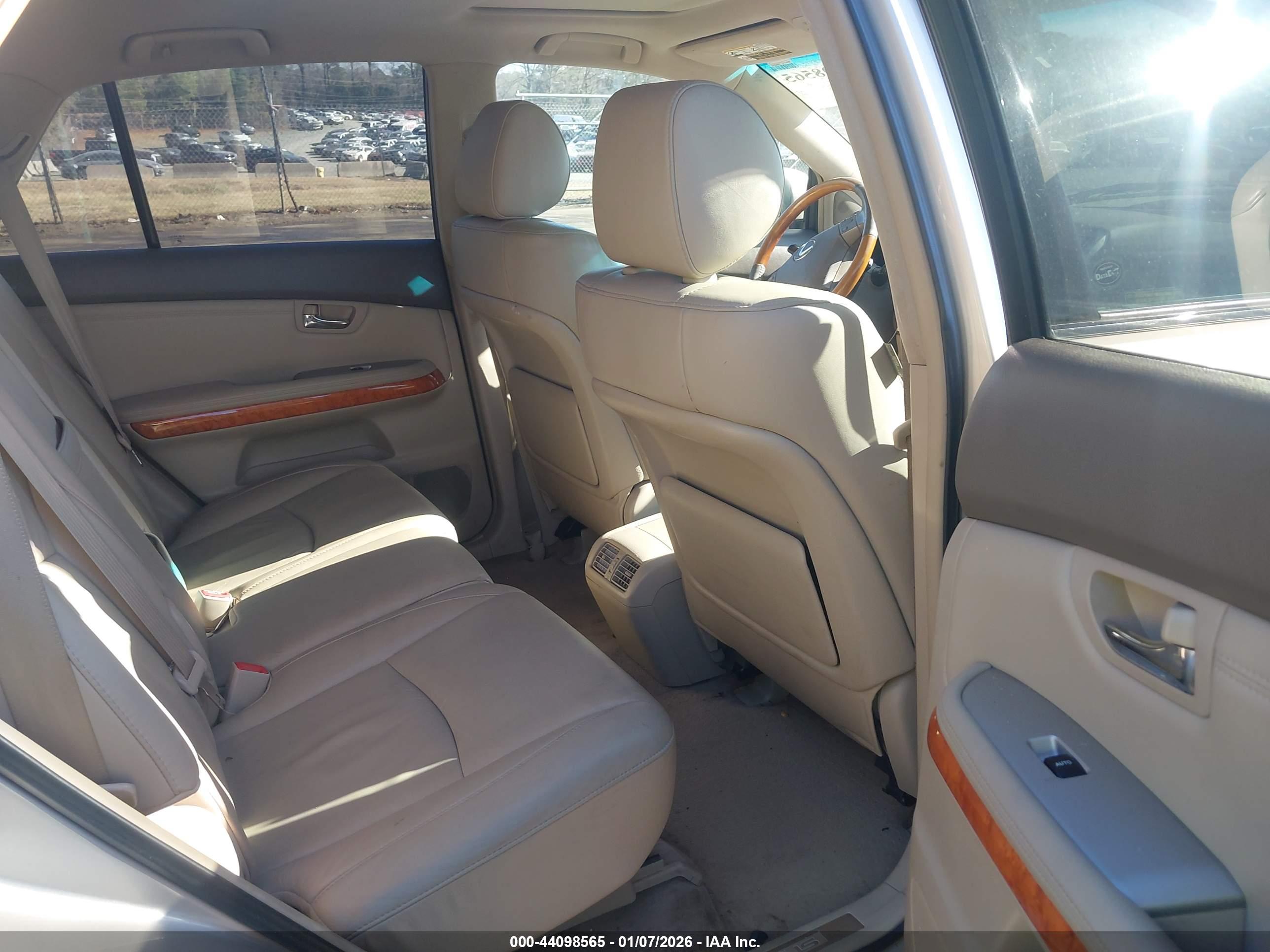 LEXUS RX image 8