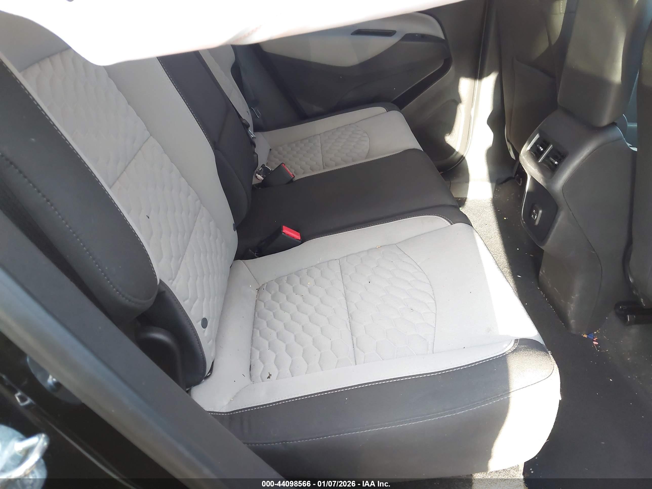 CHEVROLET EQUINOX image 8