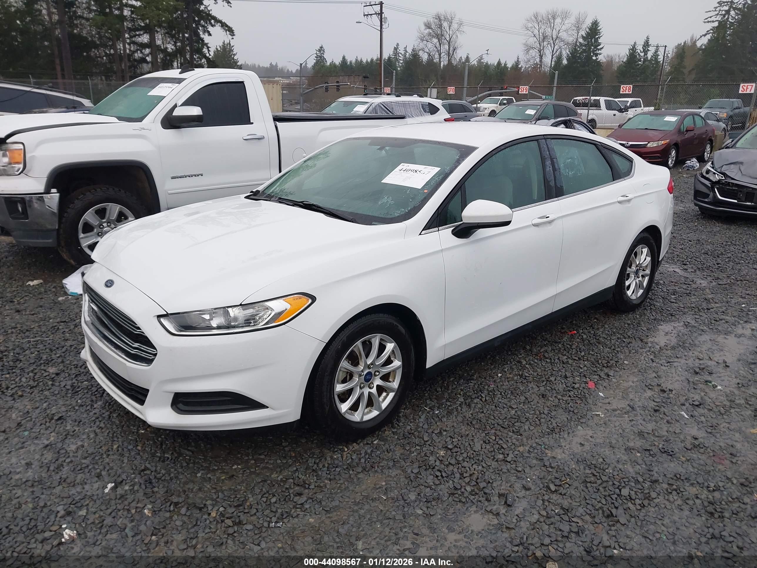 FORD FUSION image 2