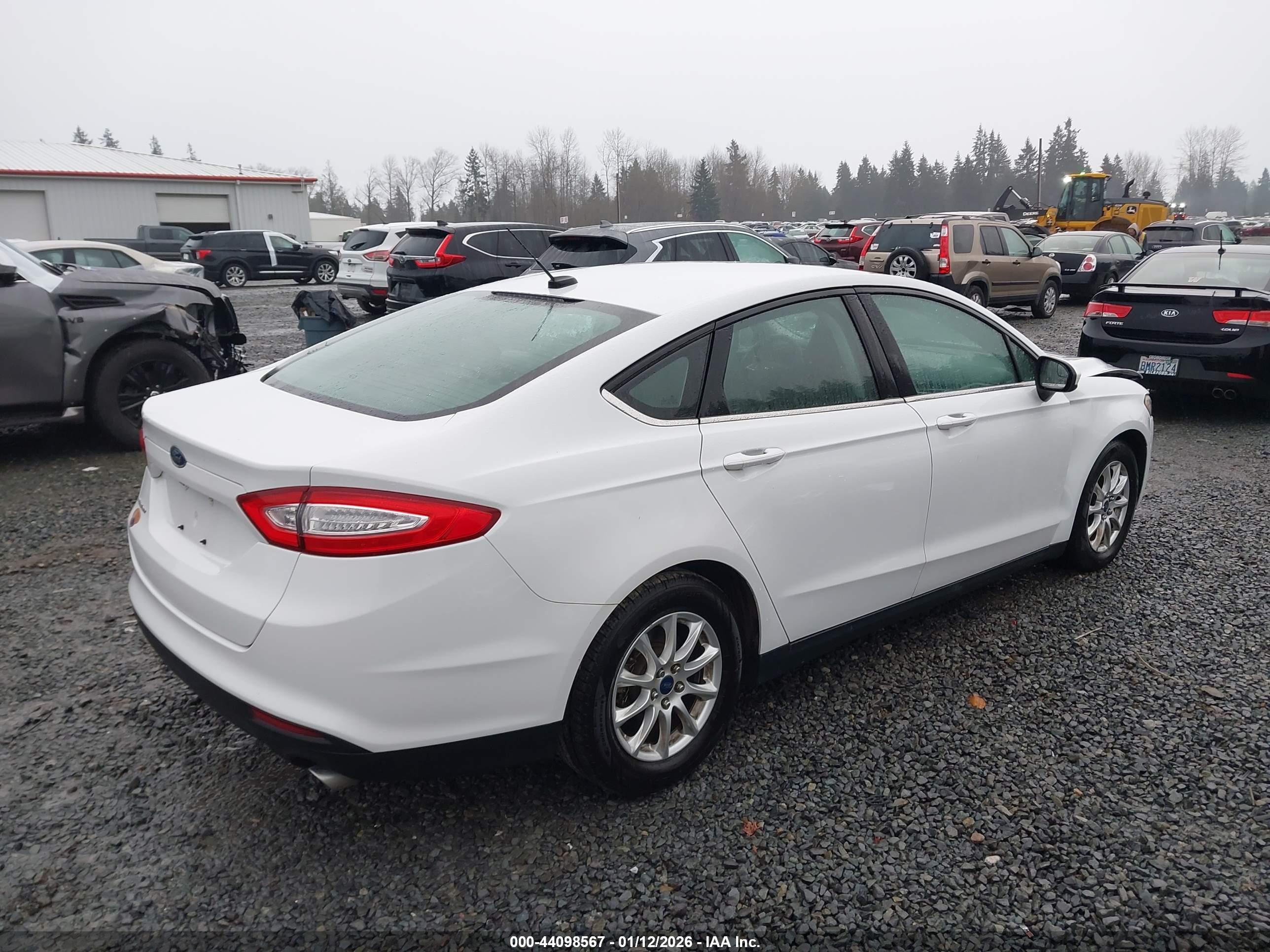 FORD FUSION image 4