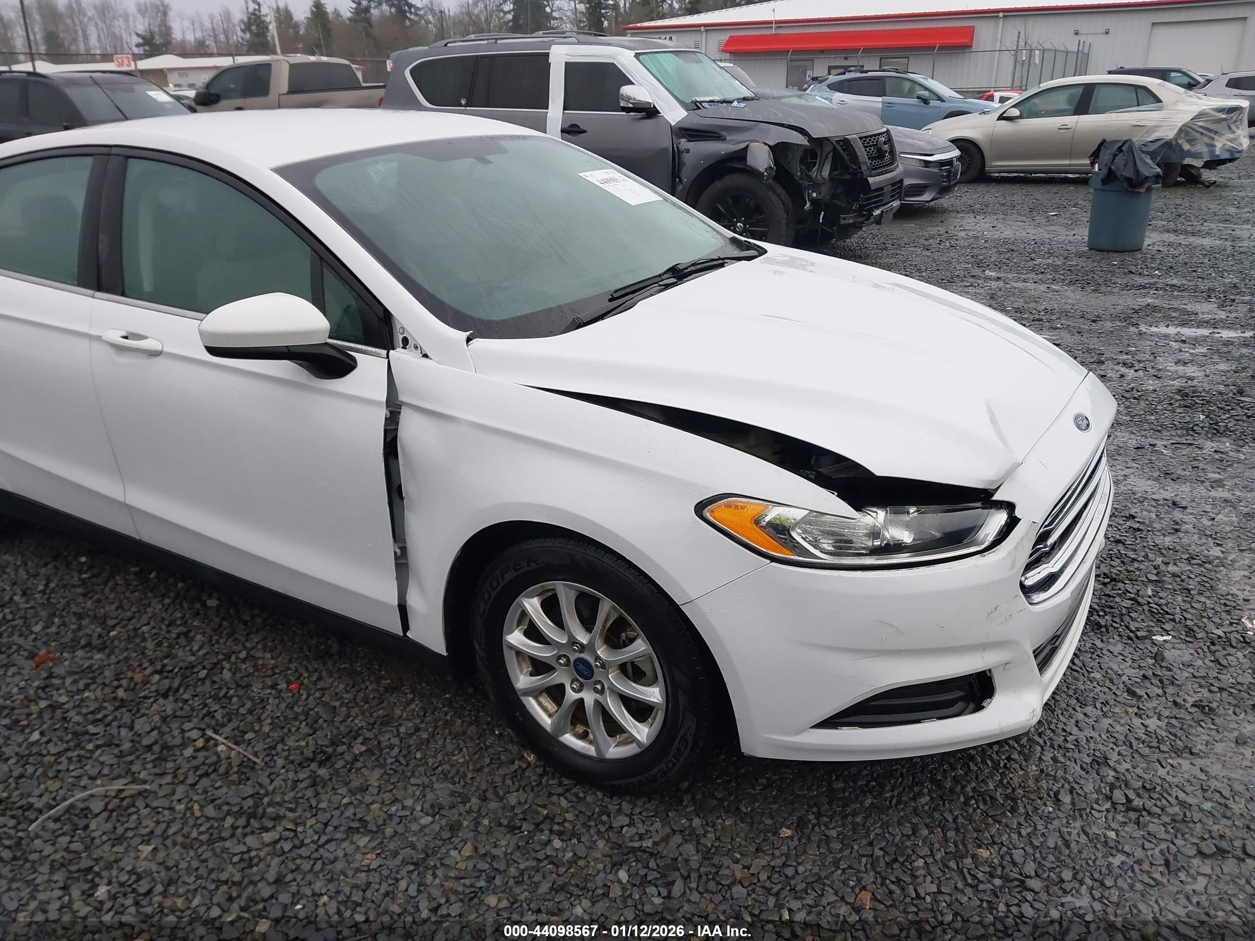 FORD FUSION image 6