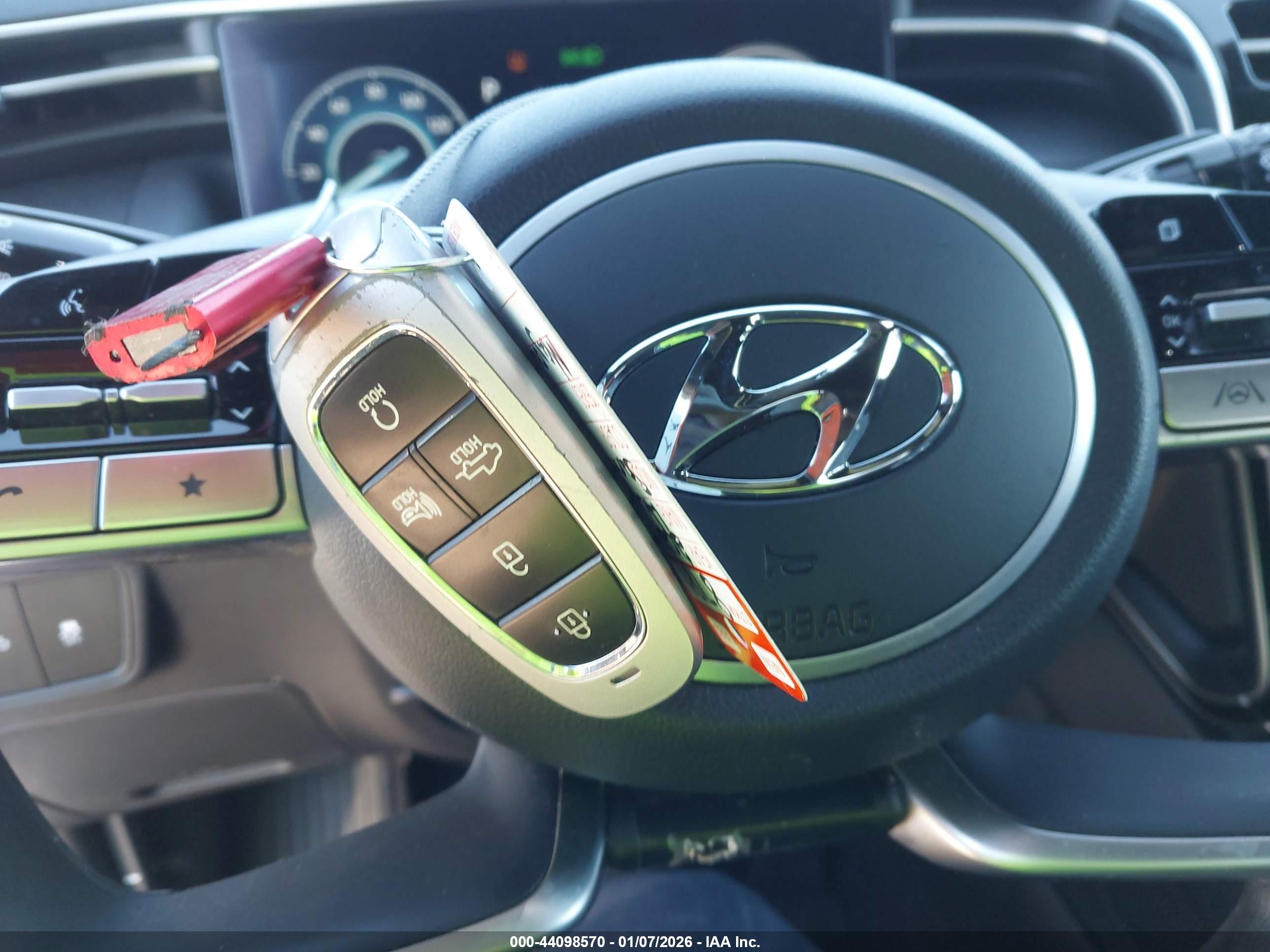 HYUNDAI SANTA image 11