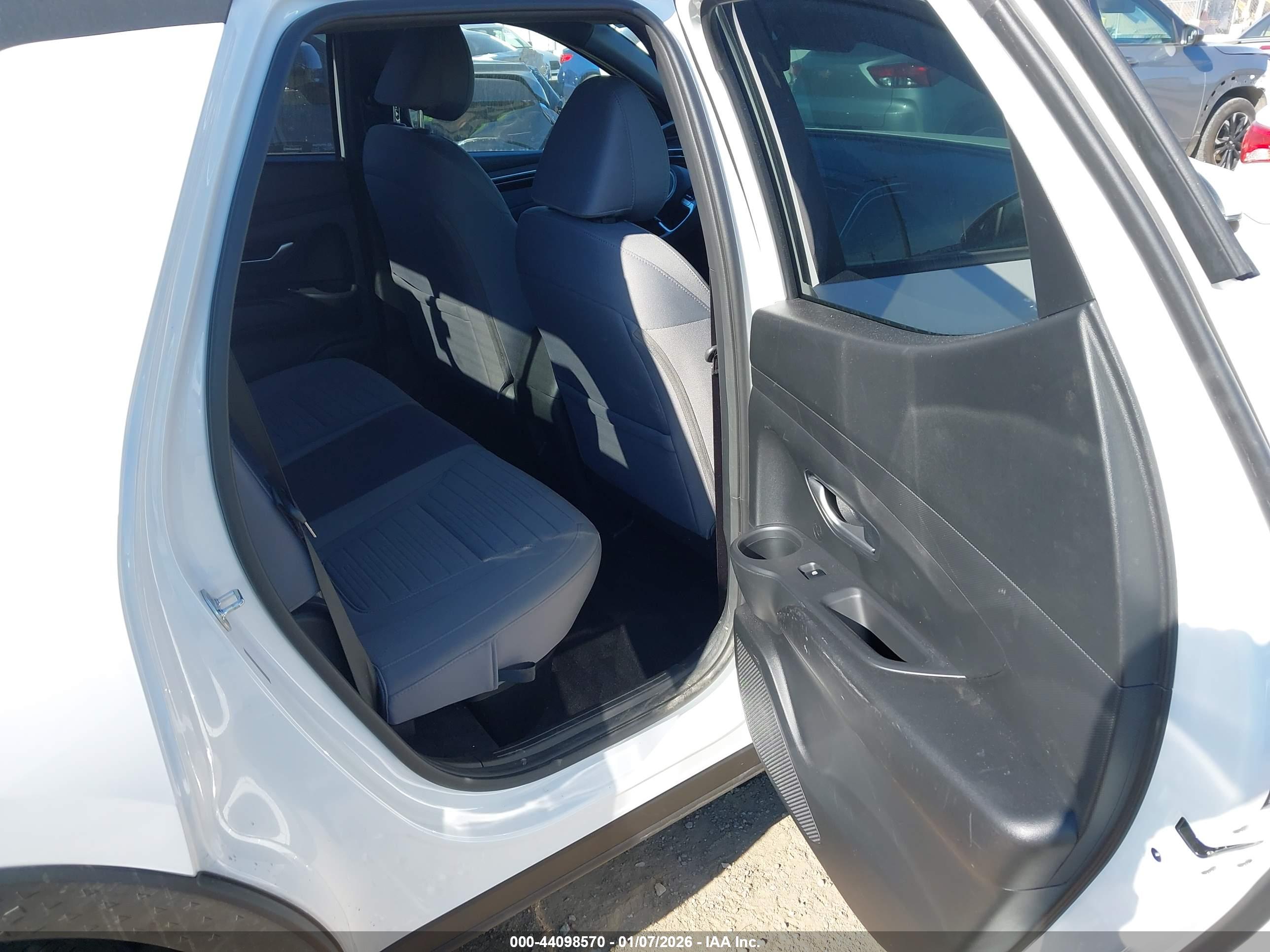 HYUNDAI SANTA image 8