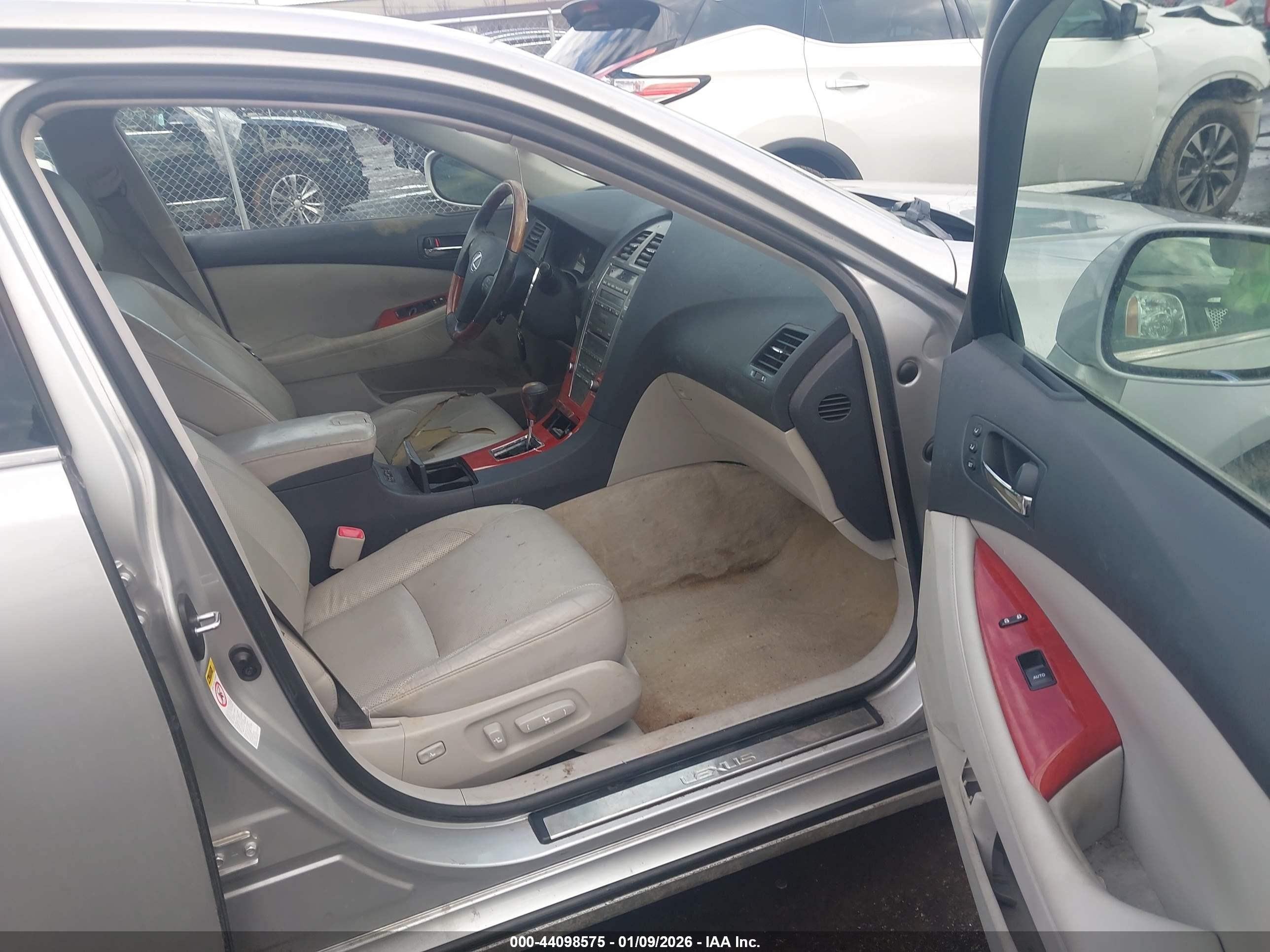 LEXUS ES image 5
