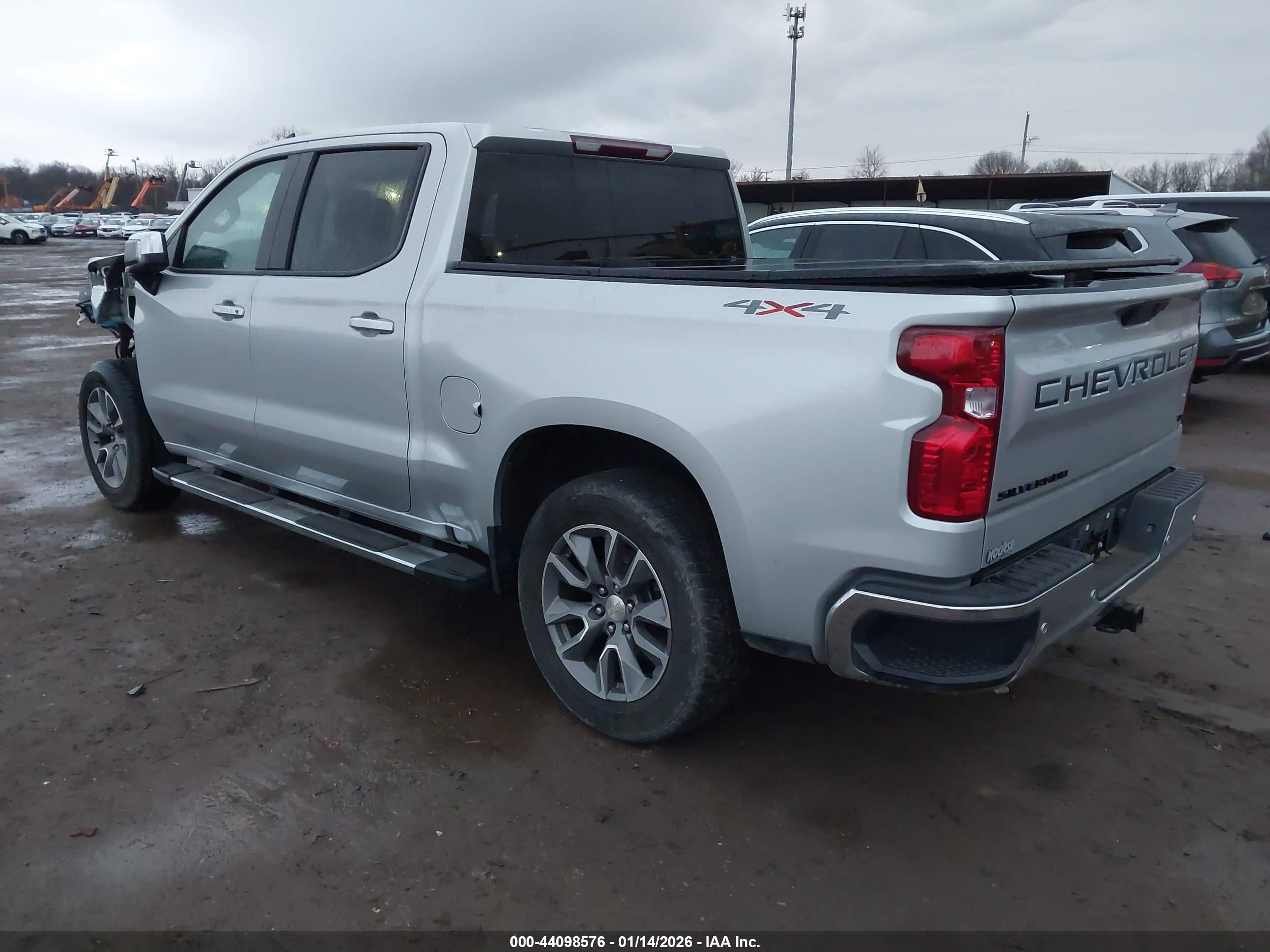 CHEVROLET SILVERADO image 3