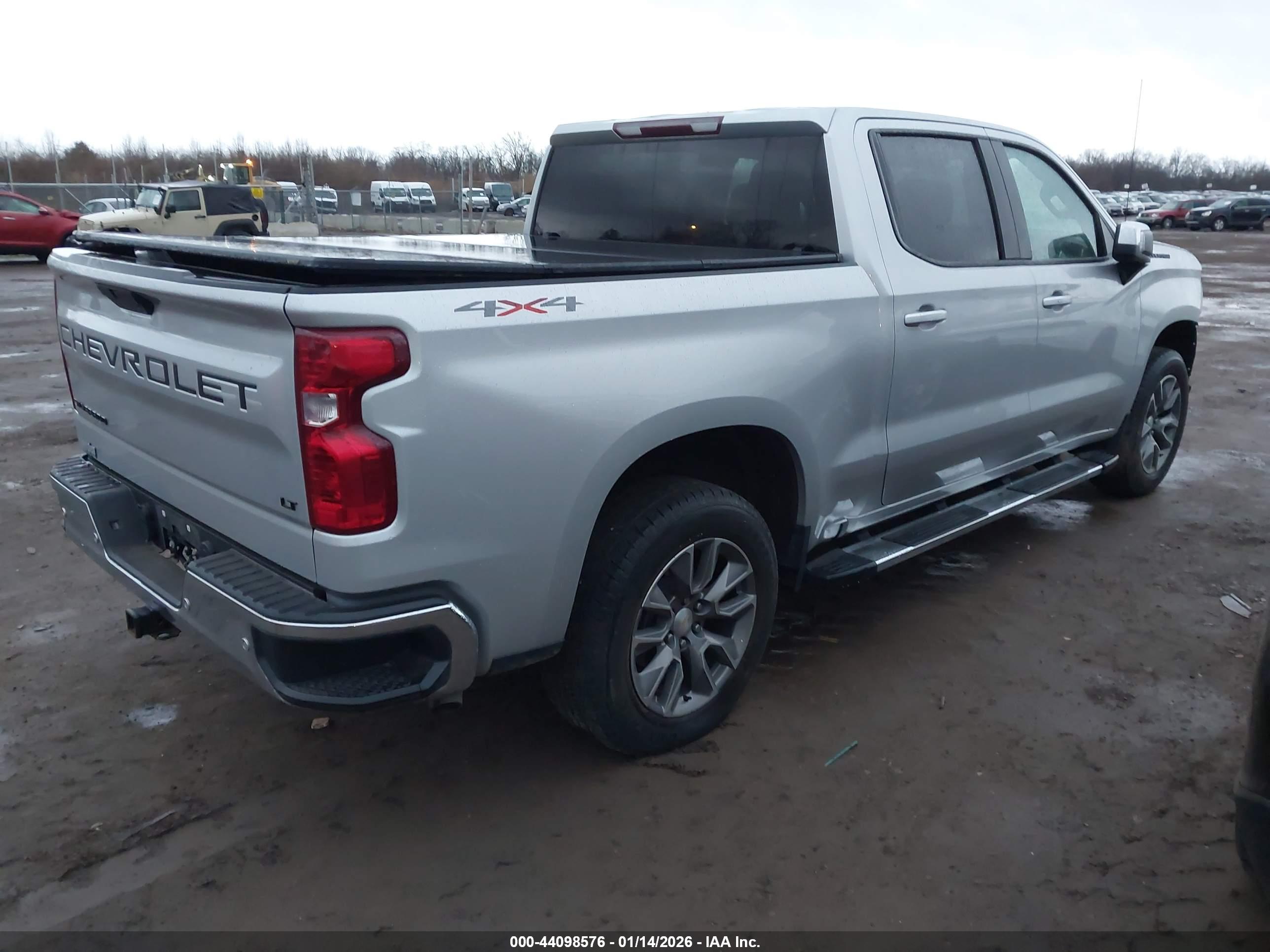 CHEVROLET SILVERADO image 4