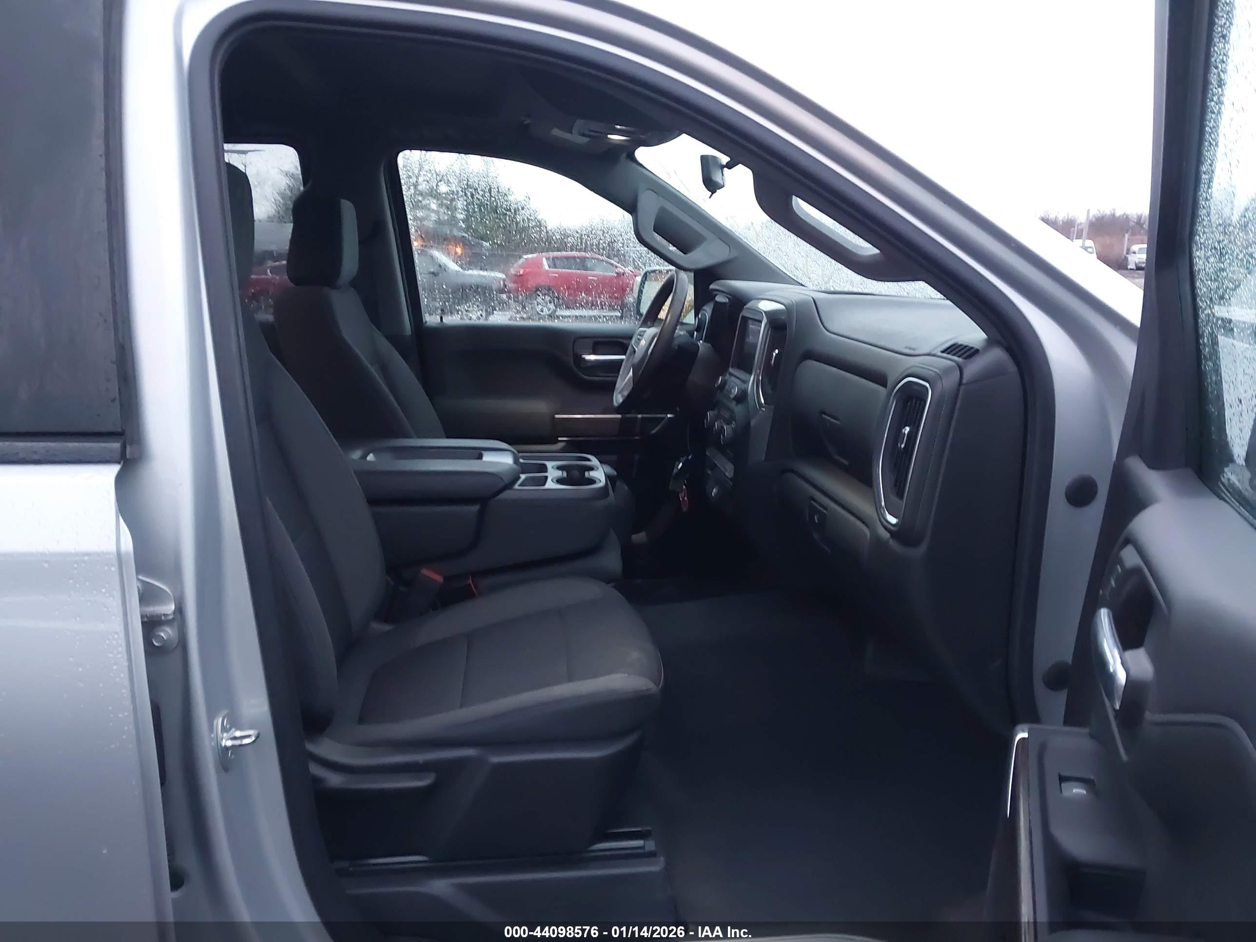 CHEVROLET SILVERADO image 5