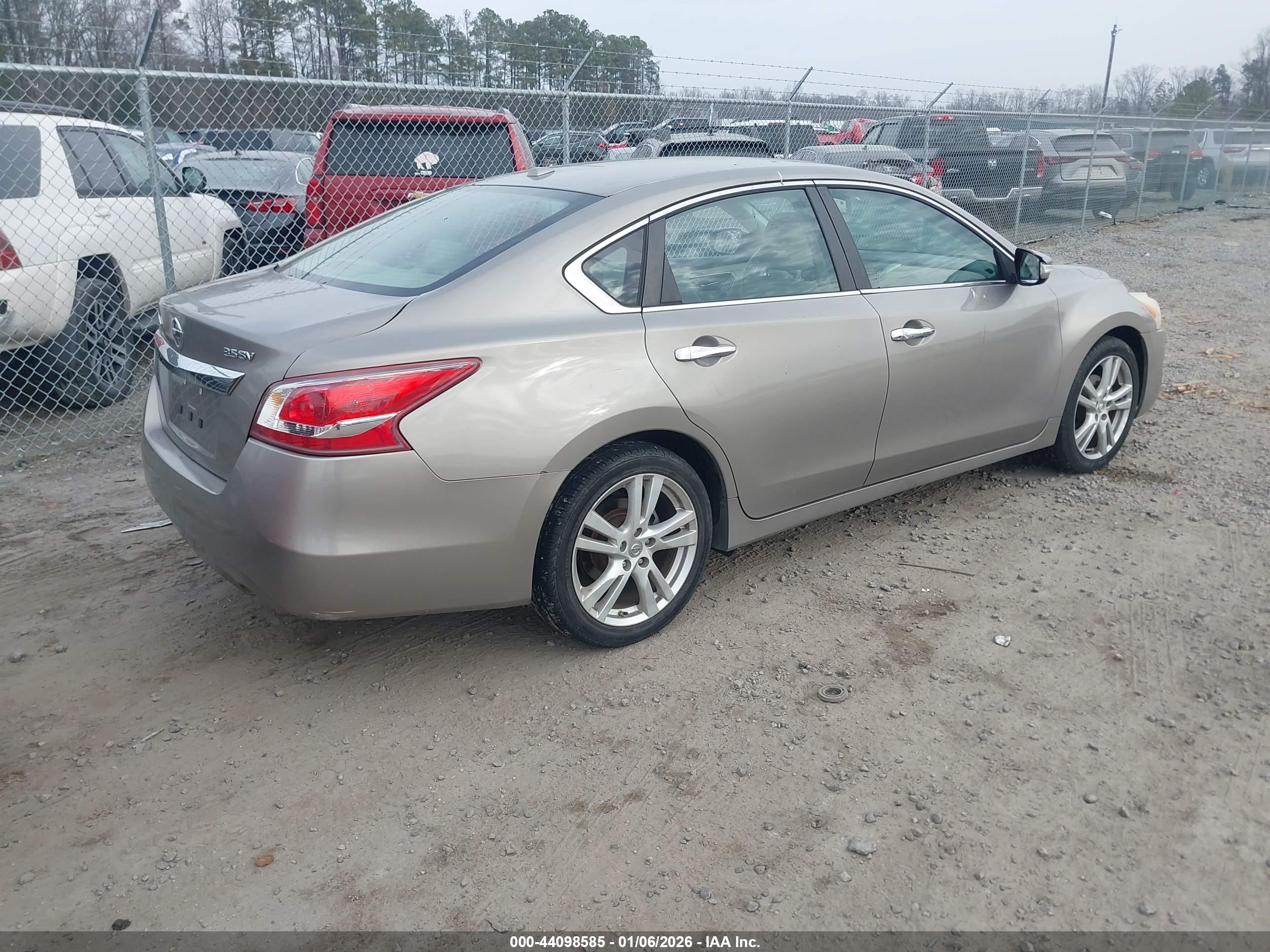 NISSAN ALTIMA image 4