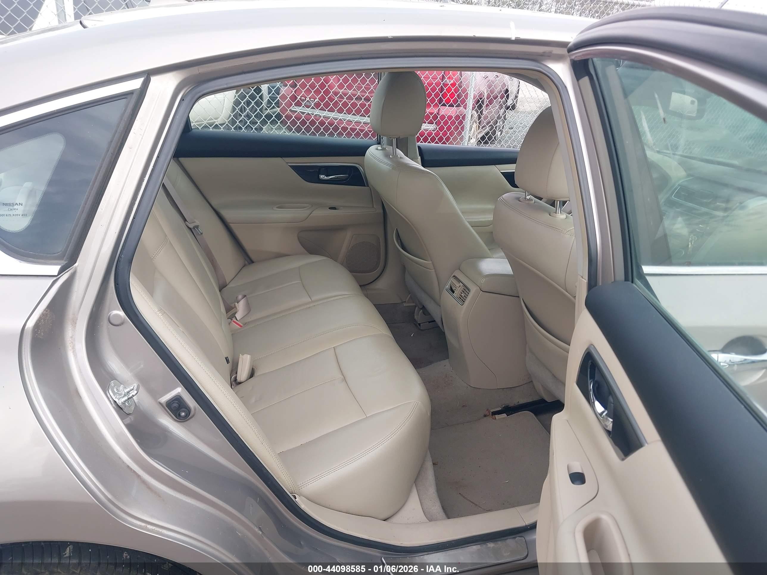 NISSAN ALTIMA image 8