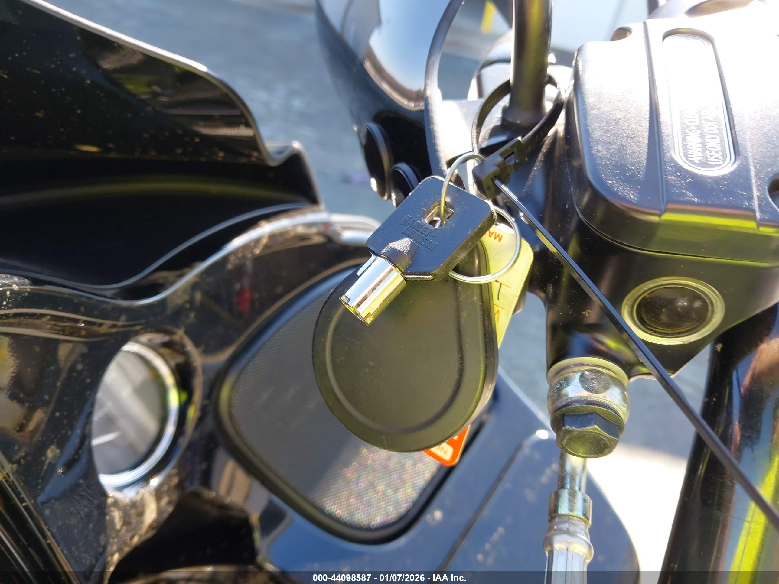 HARLEY-DAVIDSON FLTRXS image 11