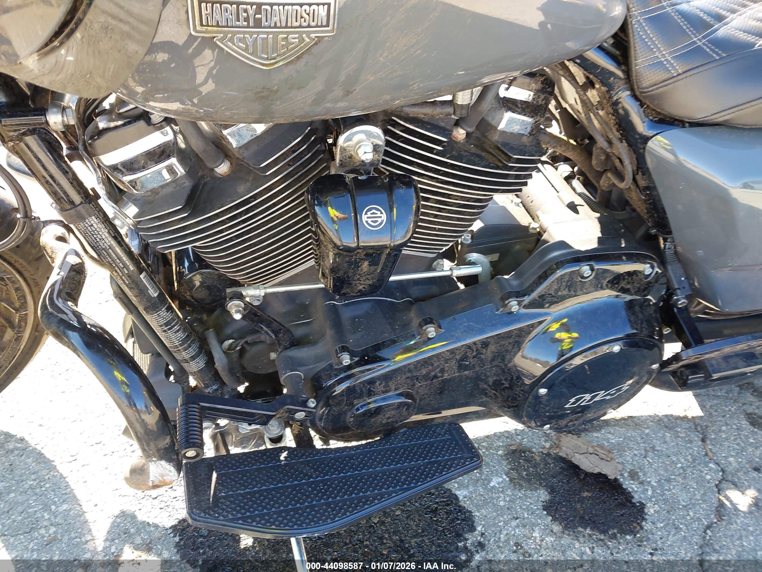 HARLEY-DAVIDSON FLTRXS image 9