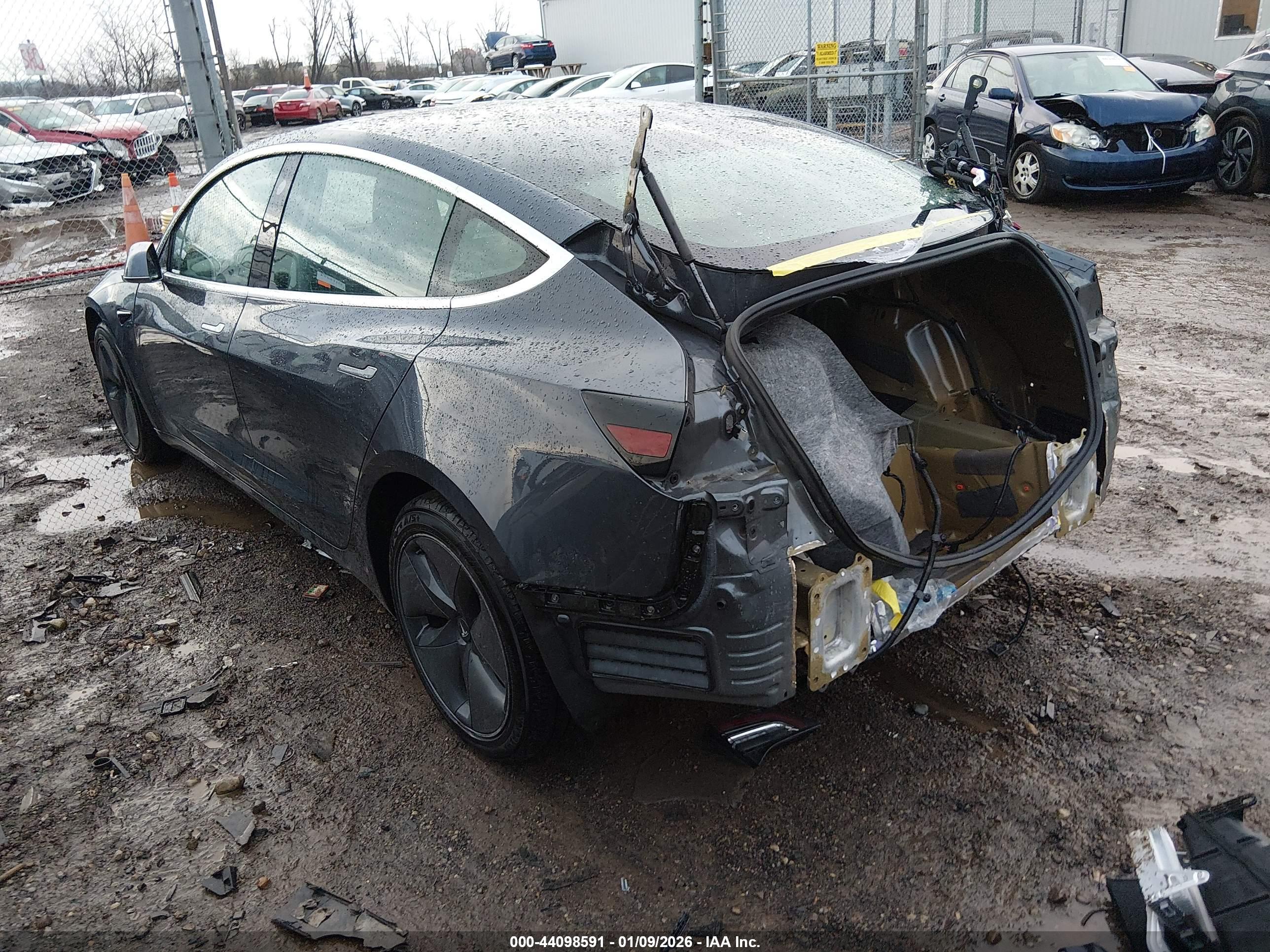 TESLA MODEL image 3