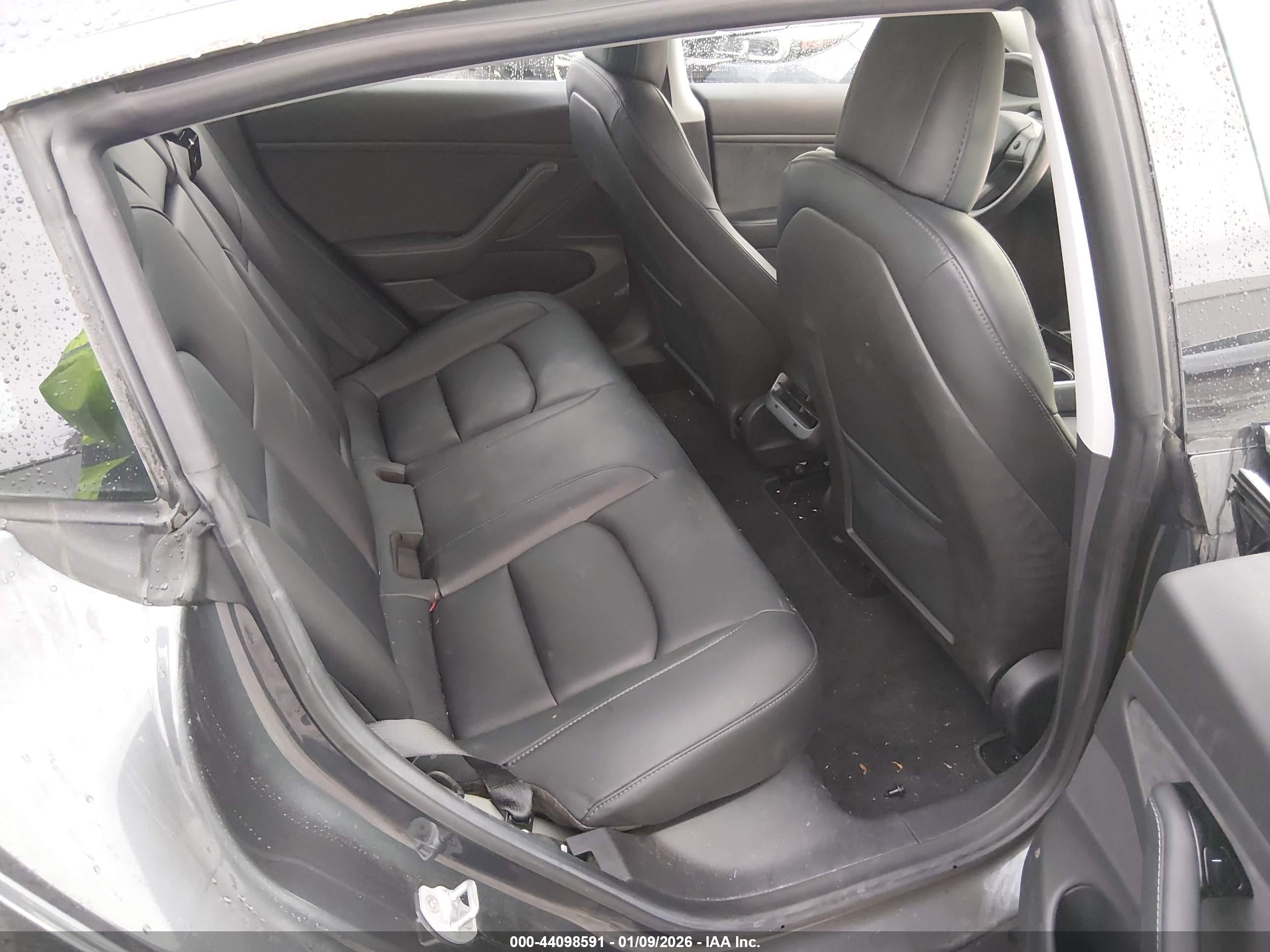 TESLA MODEL image 8