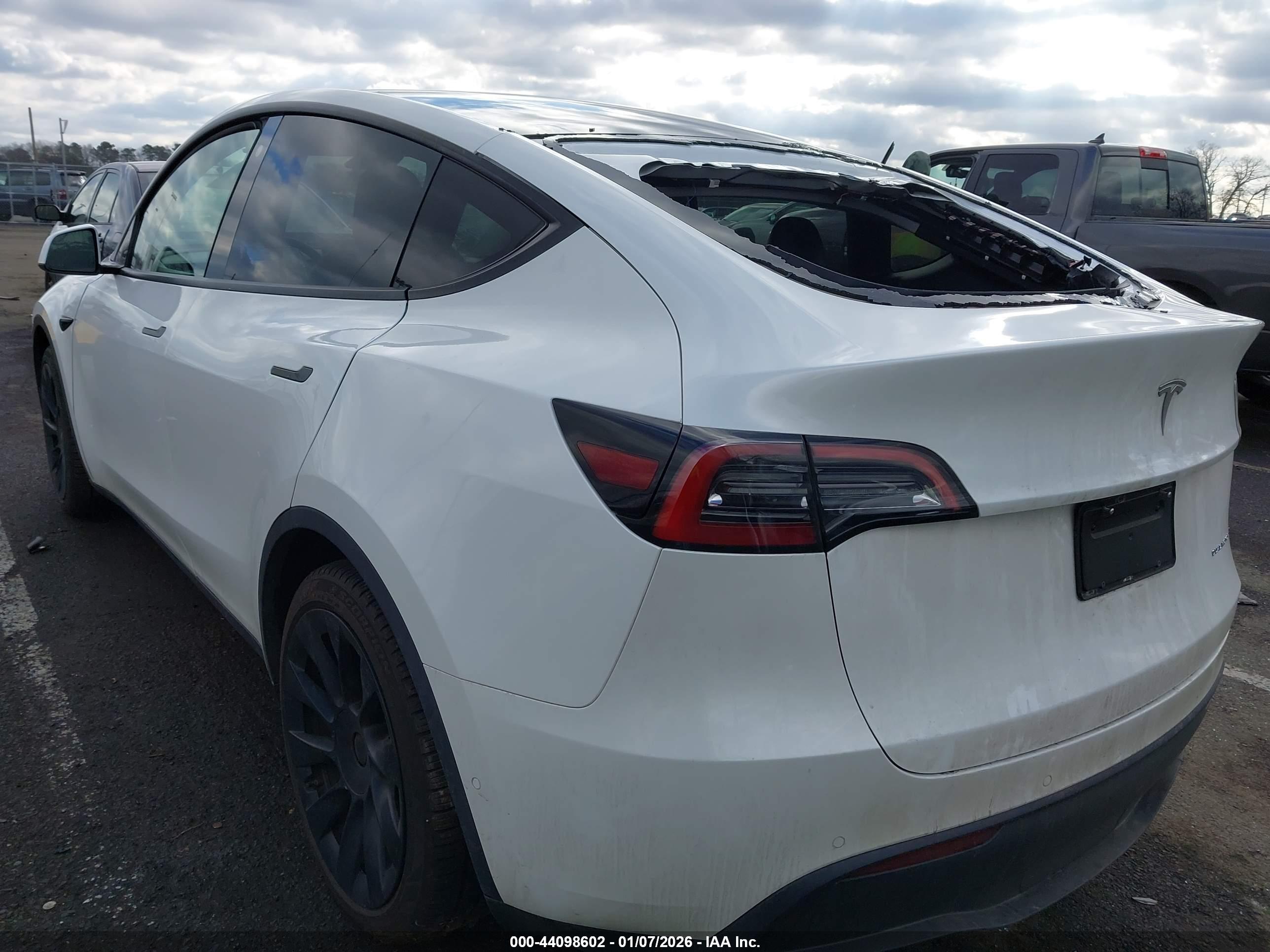 TESLA MODEL image 3