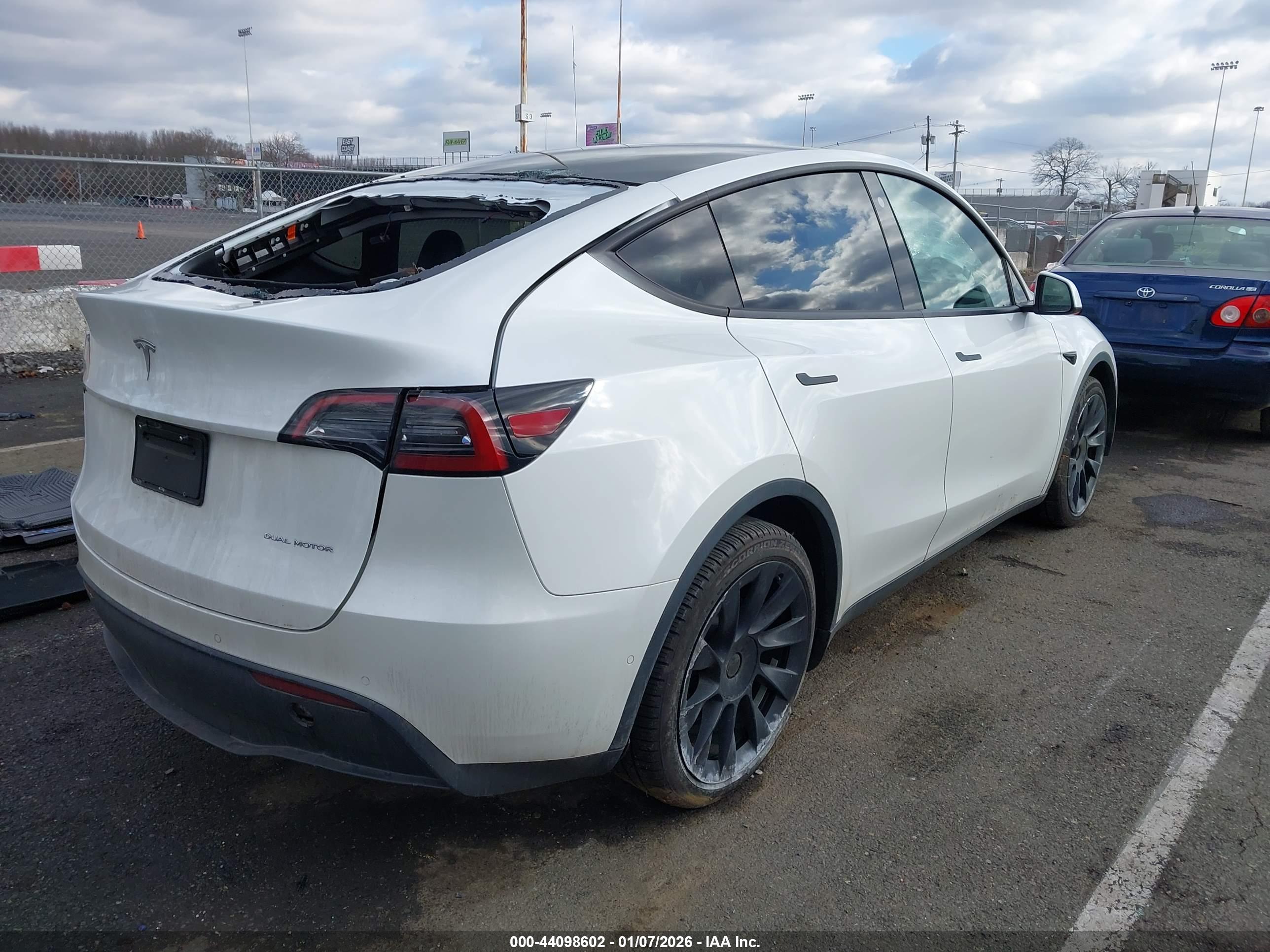 TESLA MODEL image 4