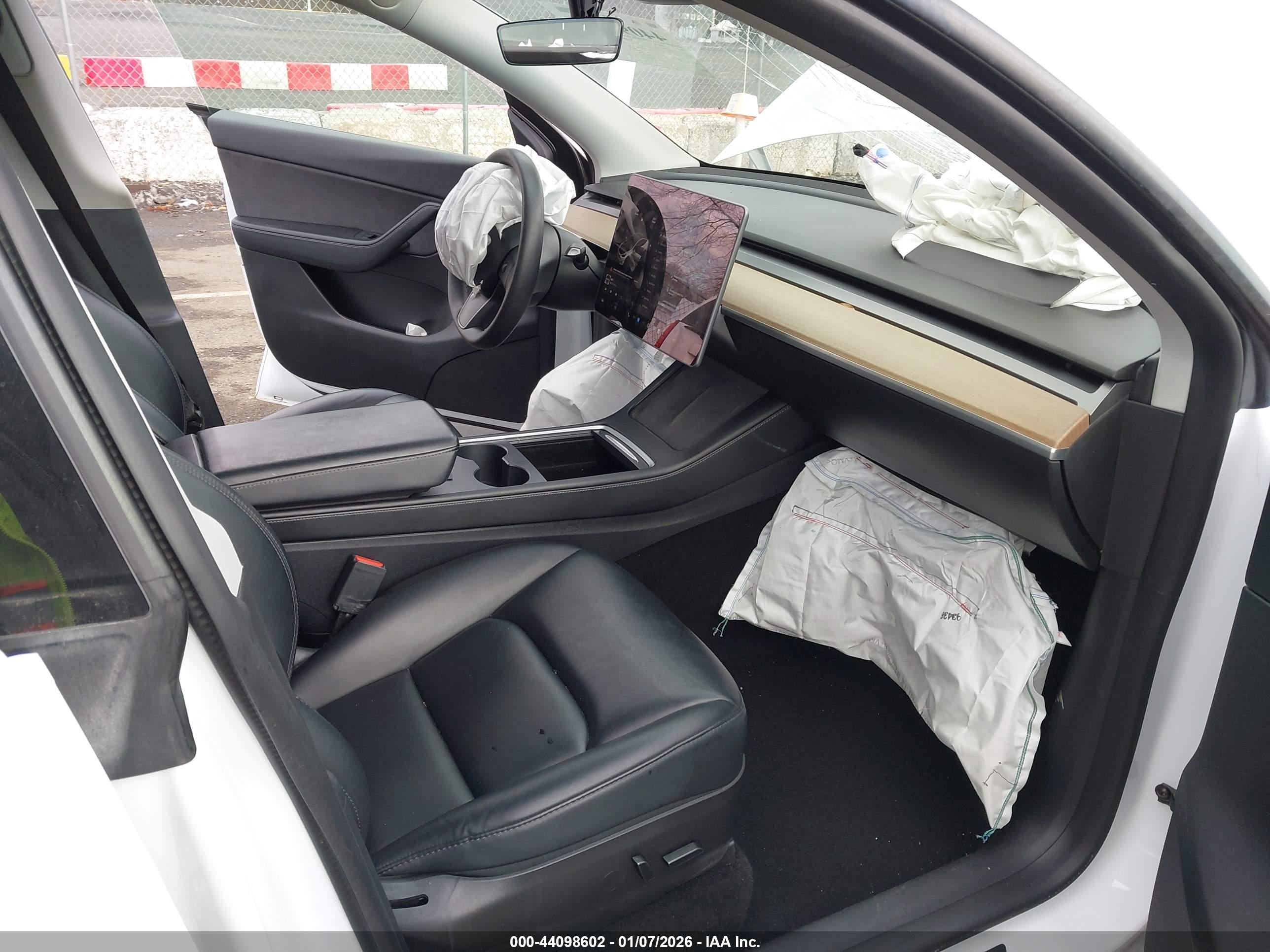 TESLA MODEL image 5