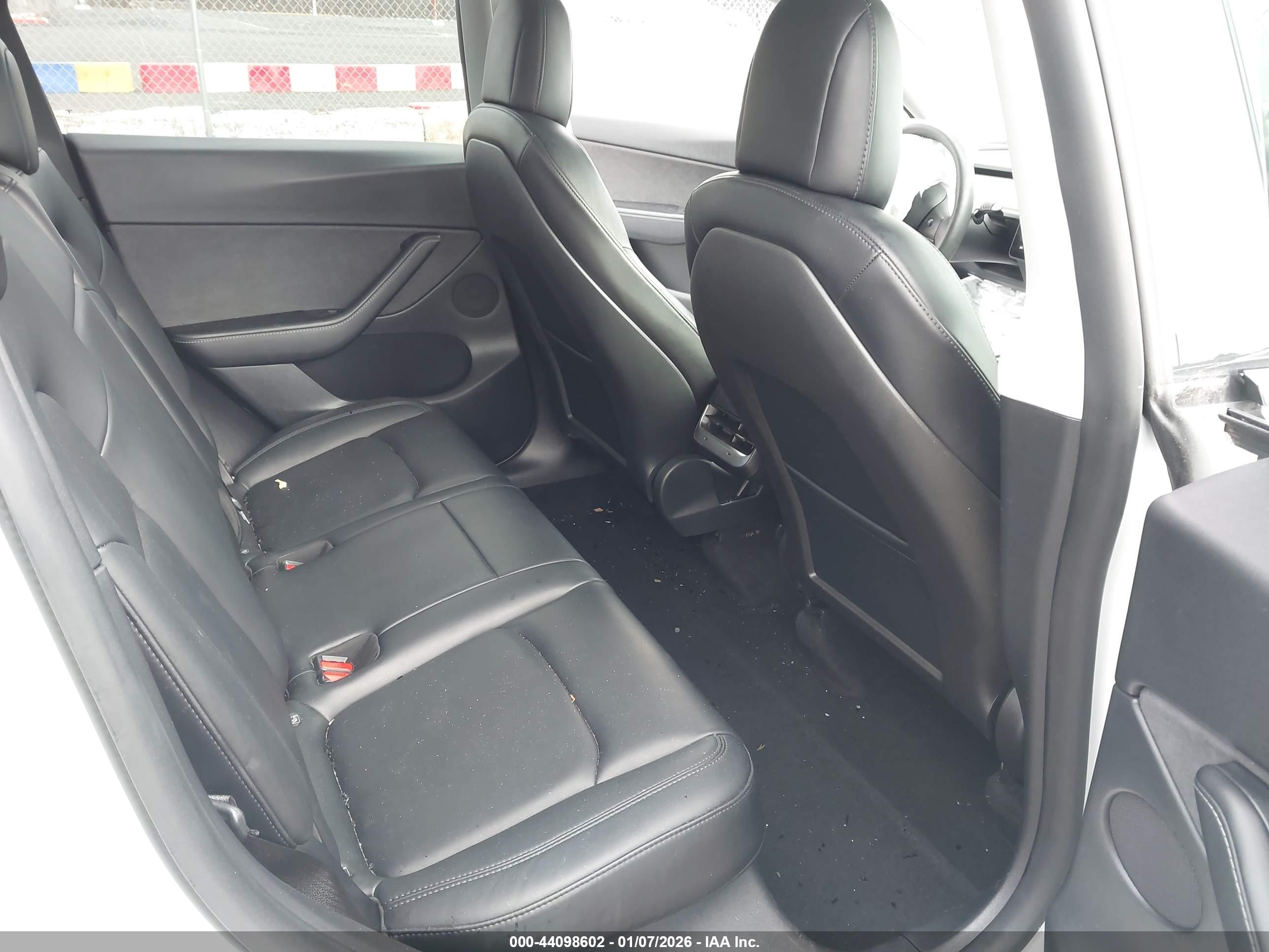 TESLA MODEL image 8