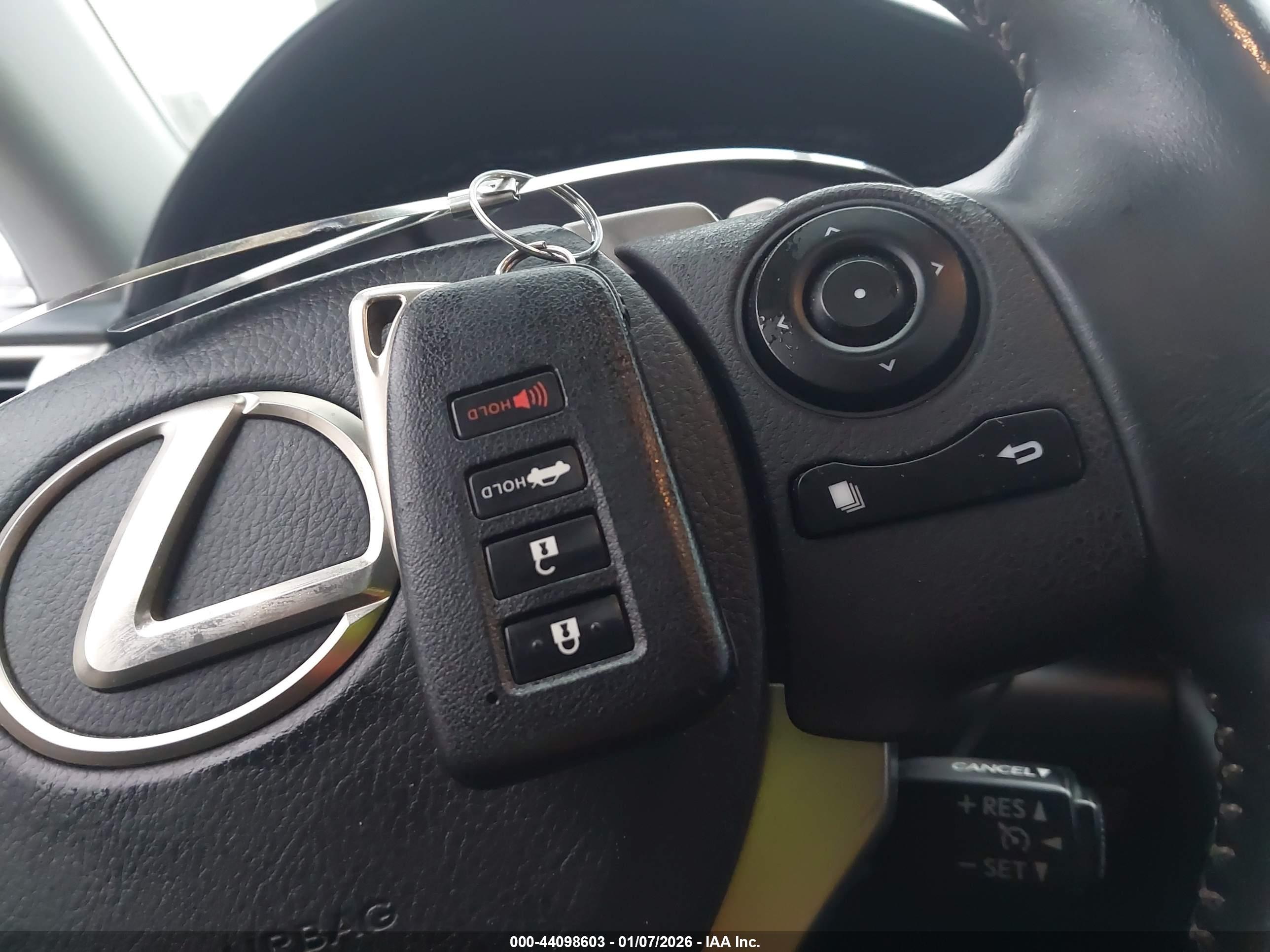 LEXUS IS image 11