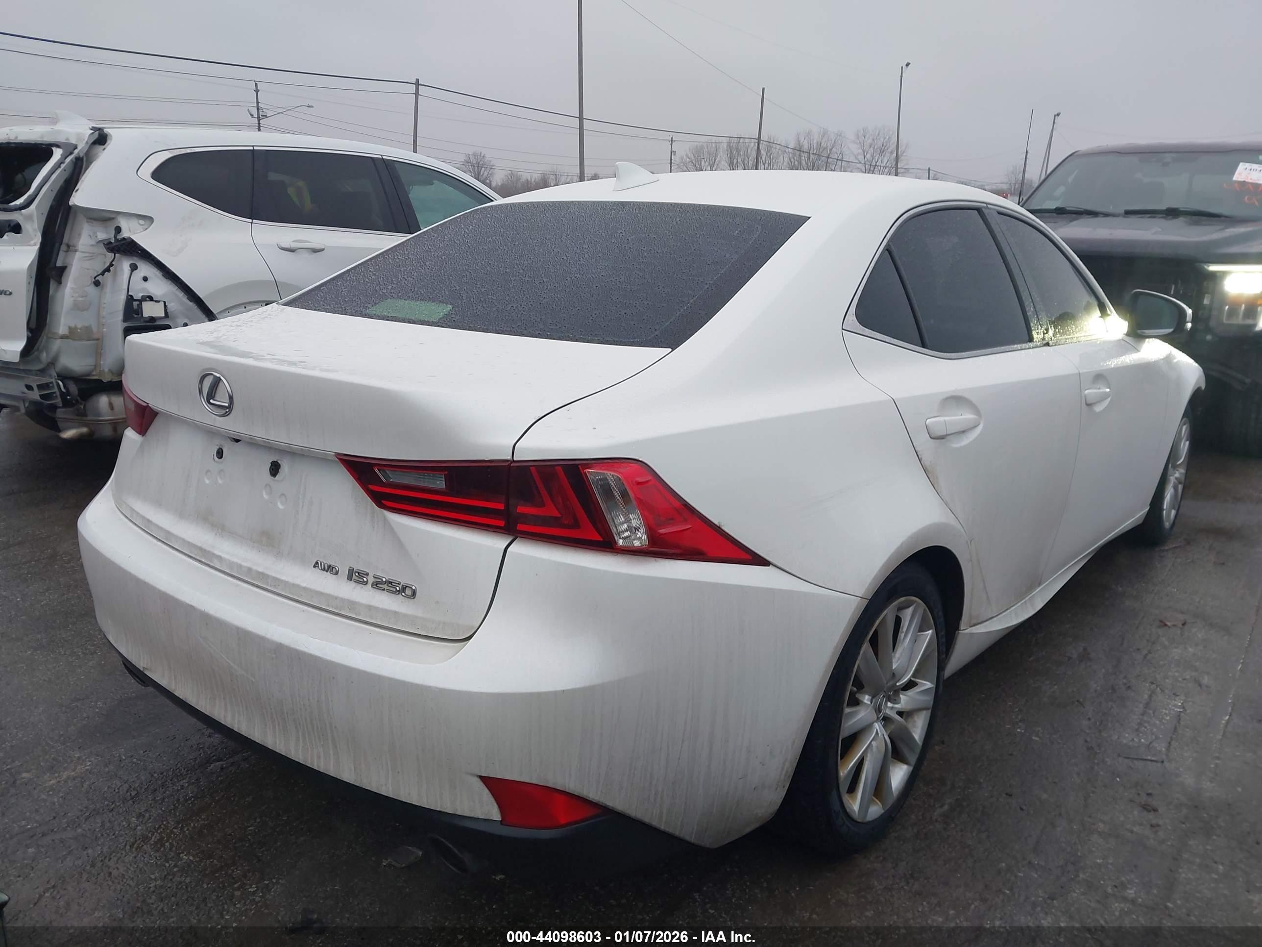 LEXUS IS image 4
