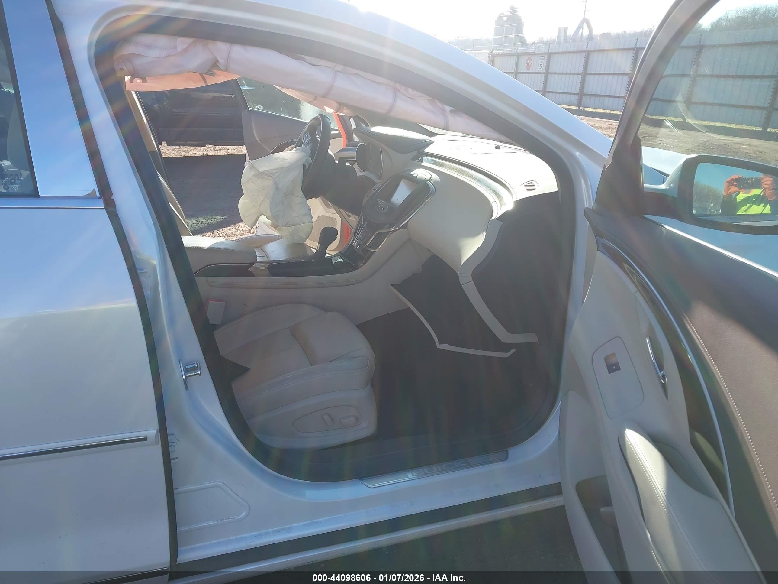 BUICK LACROSSE image 5