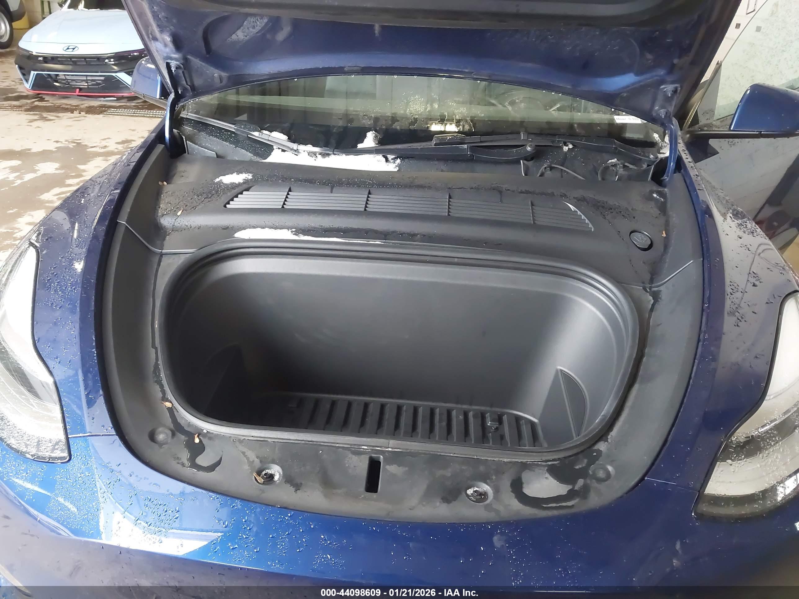 TESLA MODEL image 10