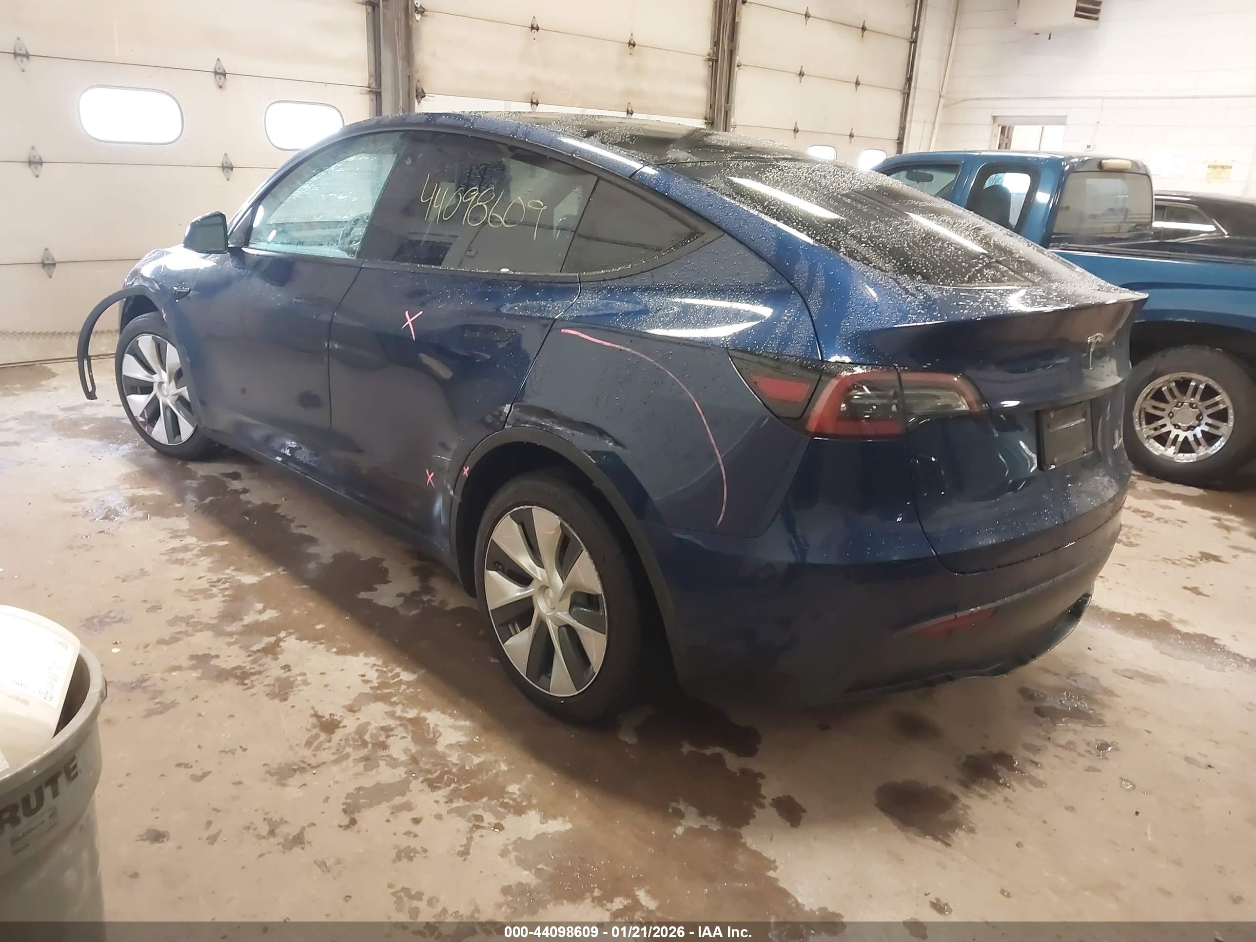 TESLA MODEL image 3