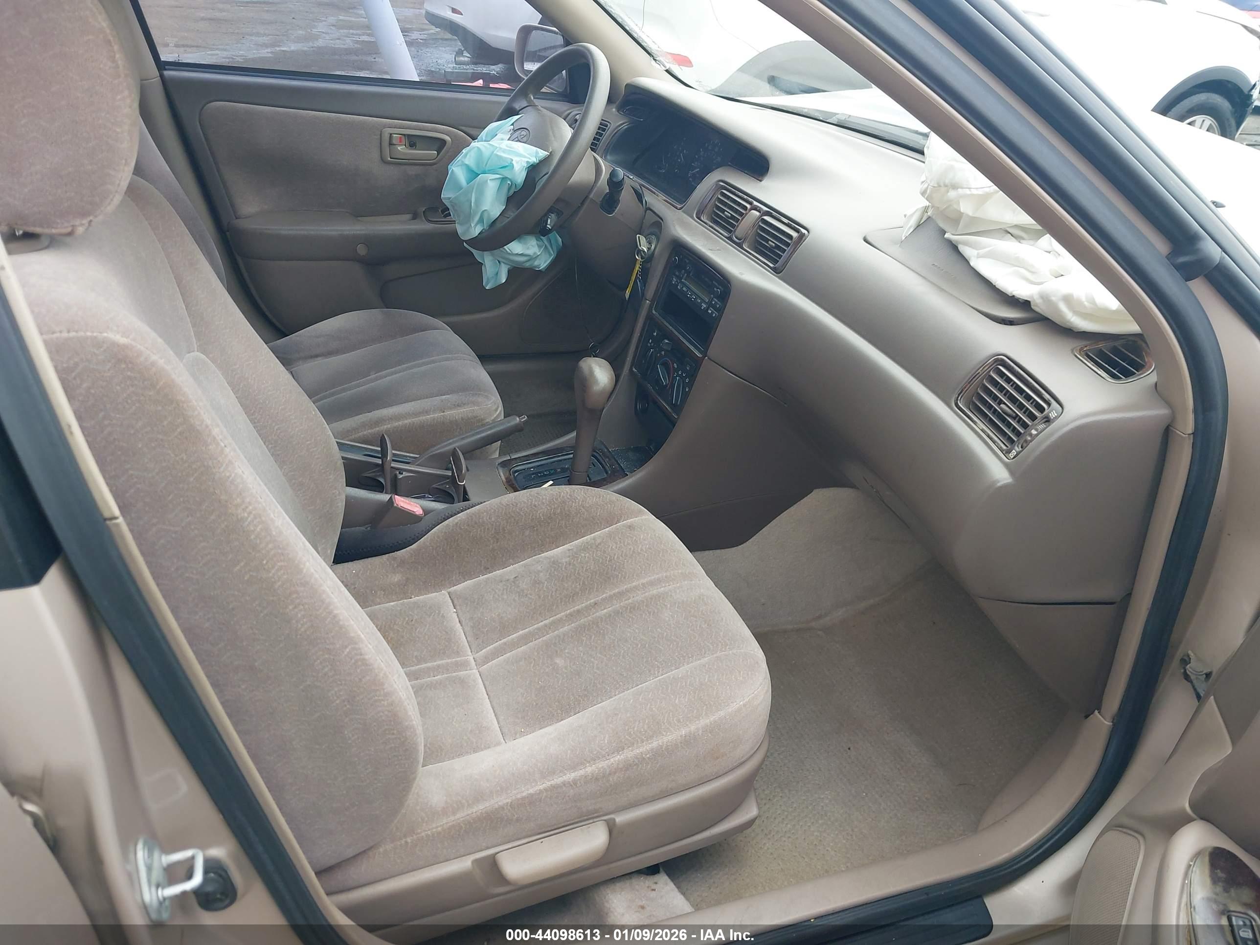 TOYOTA CAMRY image 5