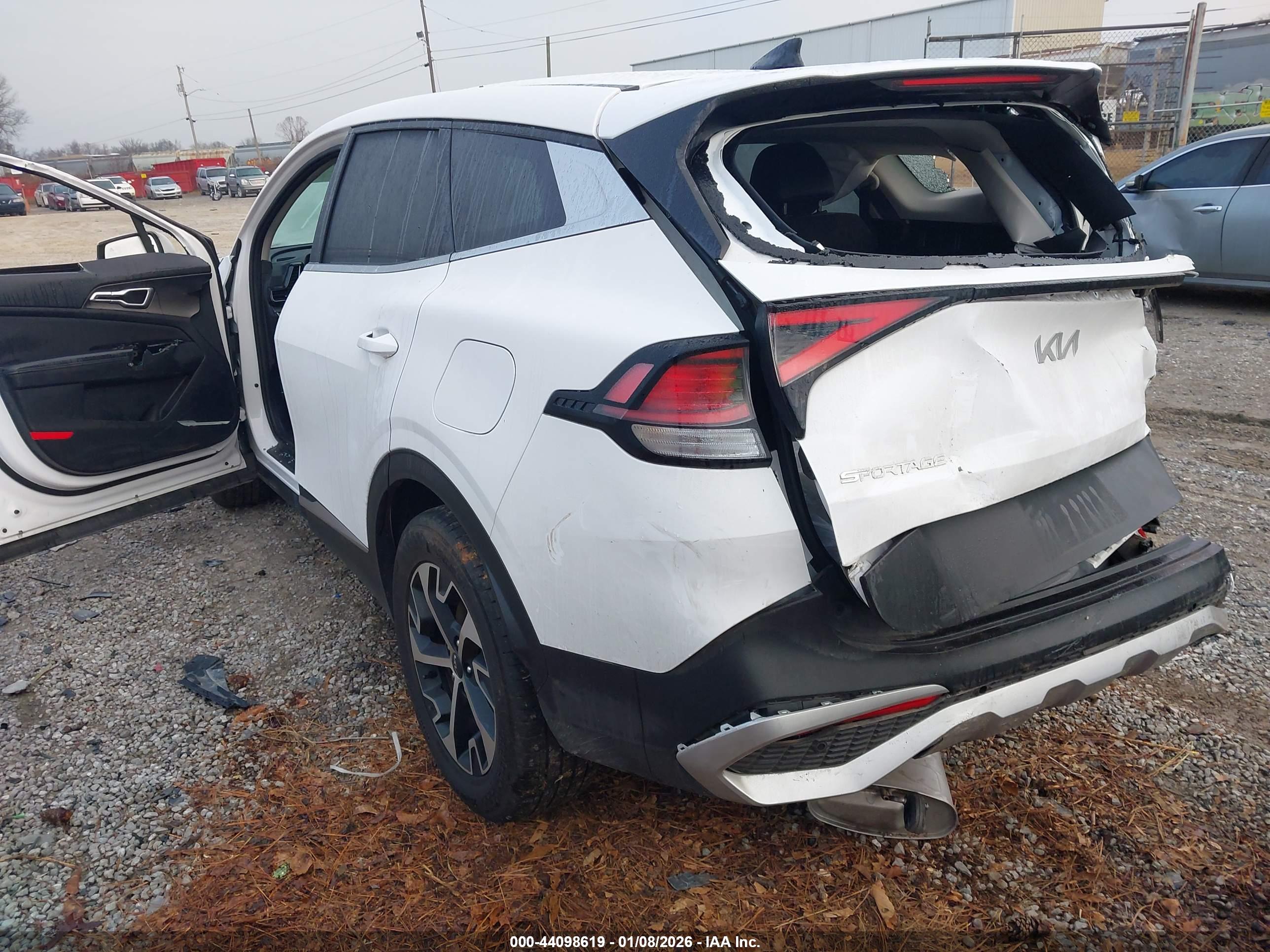 KIA SPORTAGE image 3