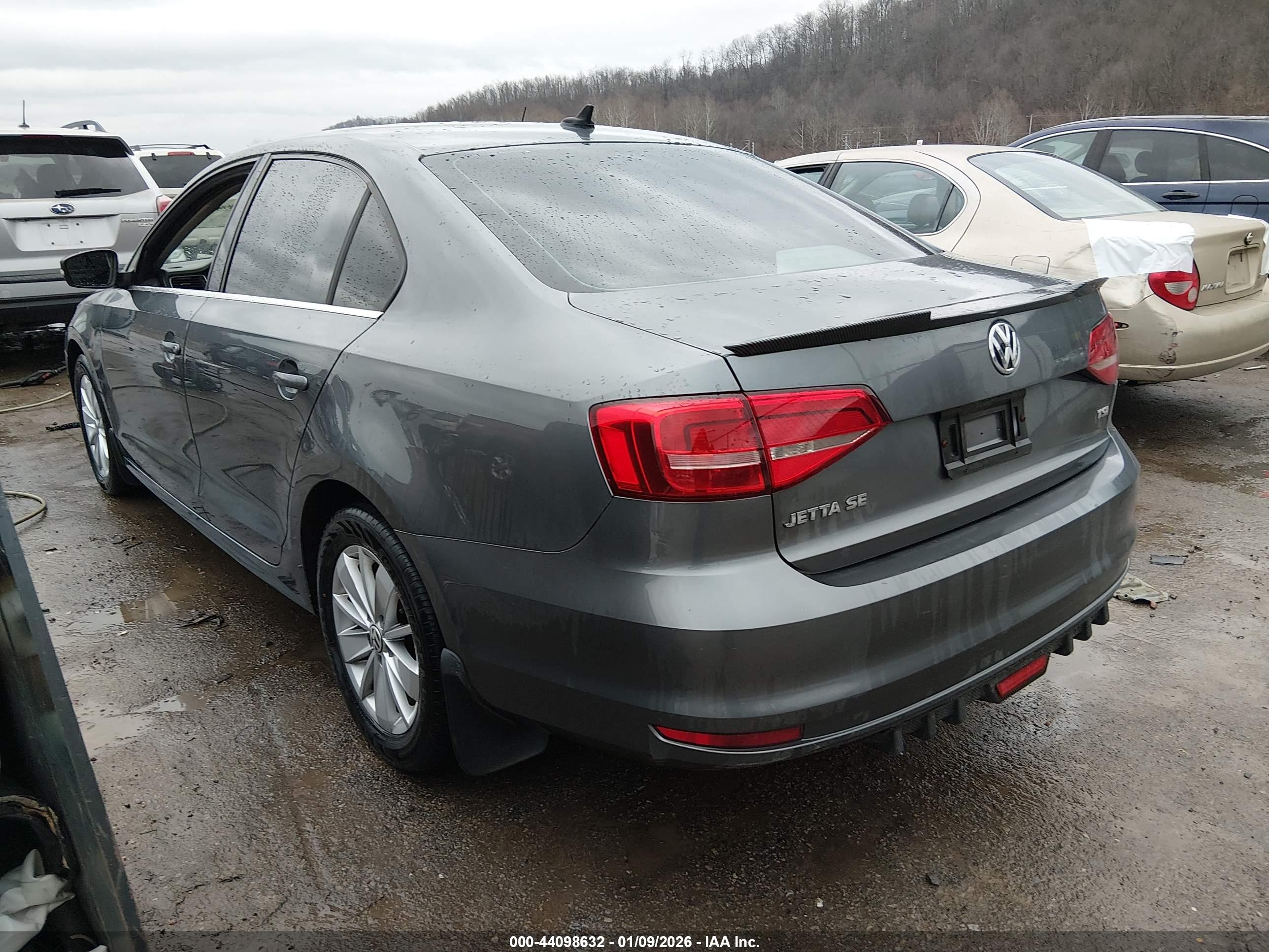VOLKSWAGEN JETTA image 3