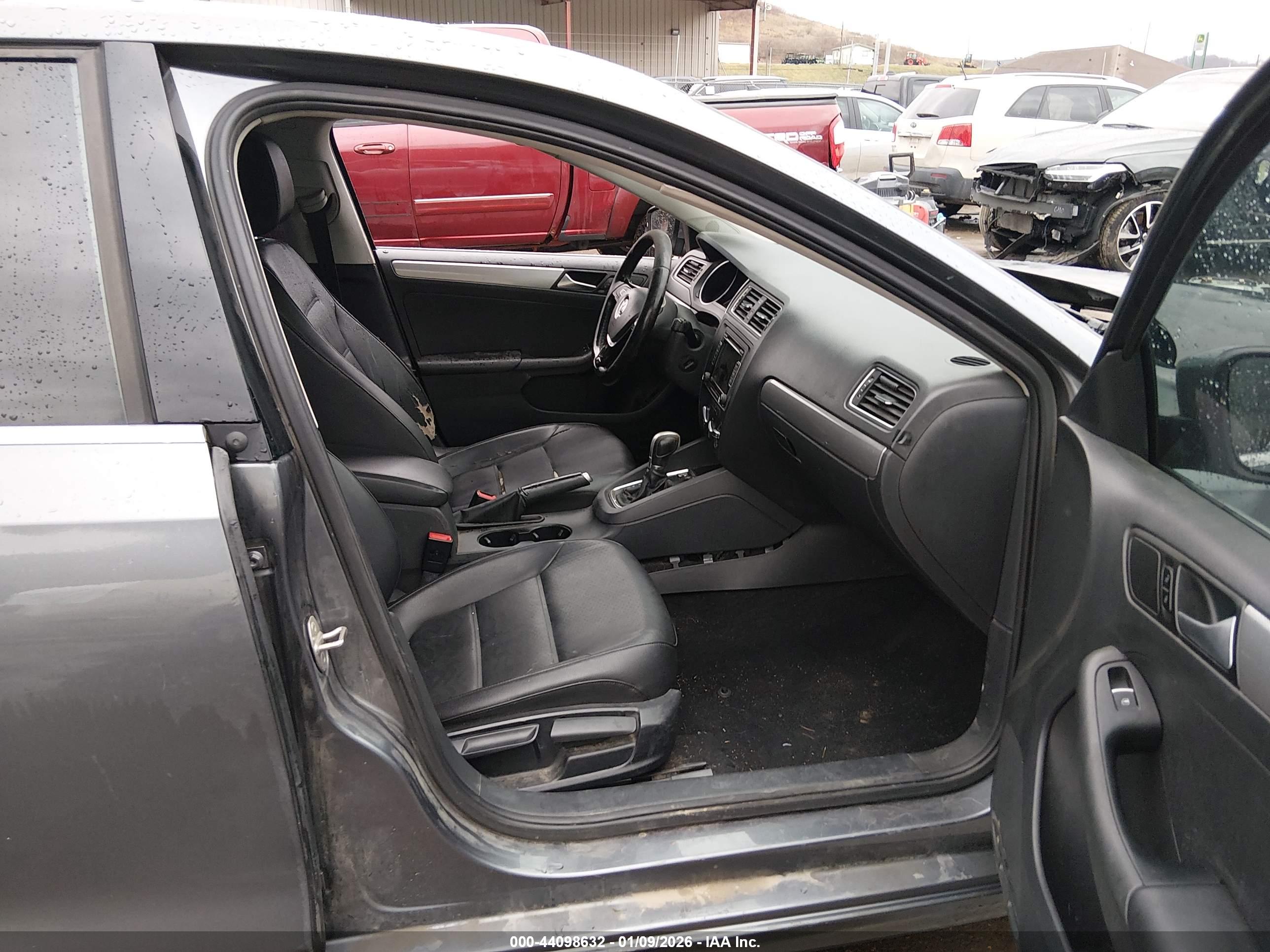 VOLKSWAGEN JETTA image 5