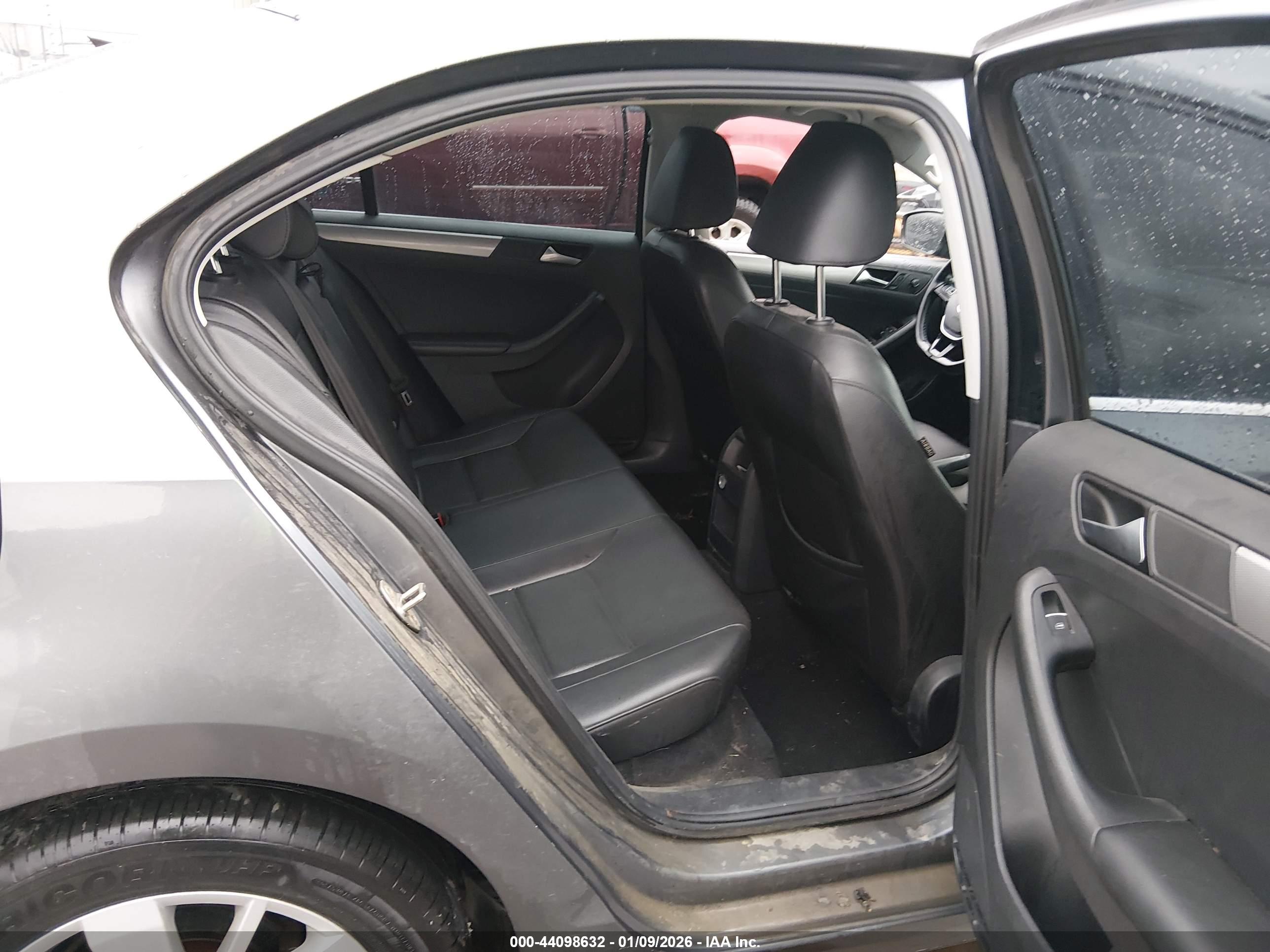 VOLKSWAGEN JETTA image 8