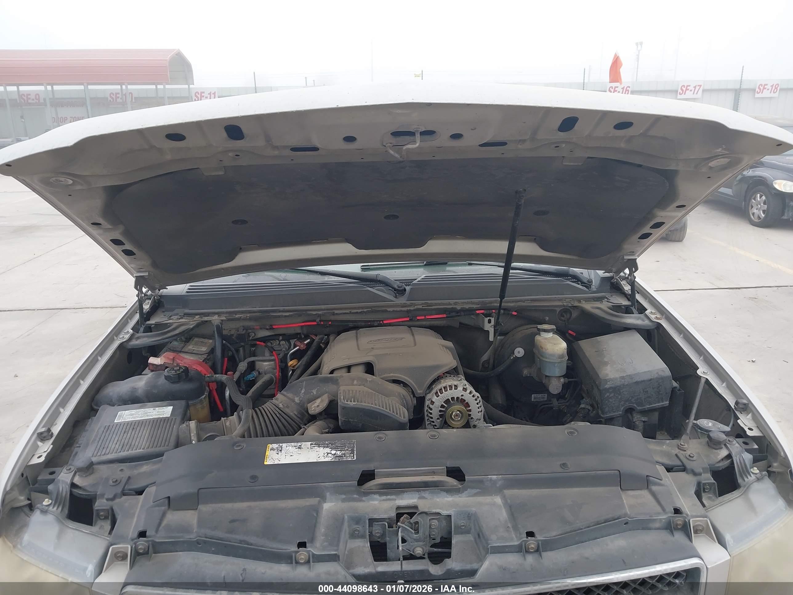 CHEVROLET TAHOE image 10