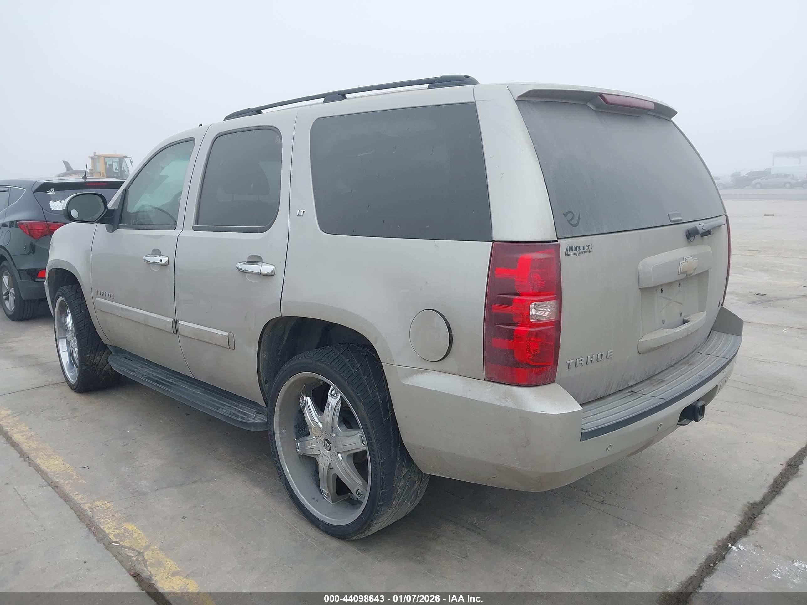 CHEVROLET TAHOE image 3